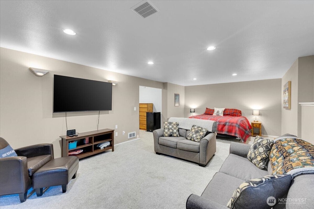 Snohomish, Washington, 98296, United States, 4 Bedrooms Bedrooms, ,4 BathroomsBathrooms,Residential,Active,1914620