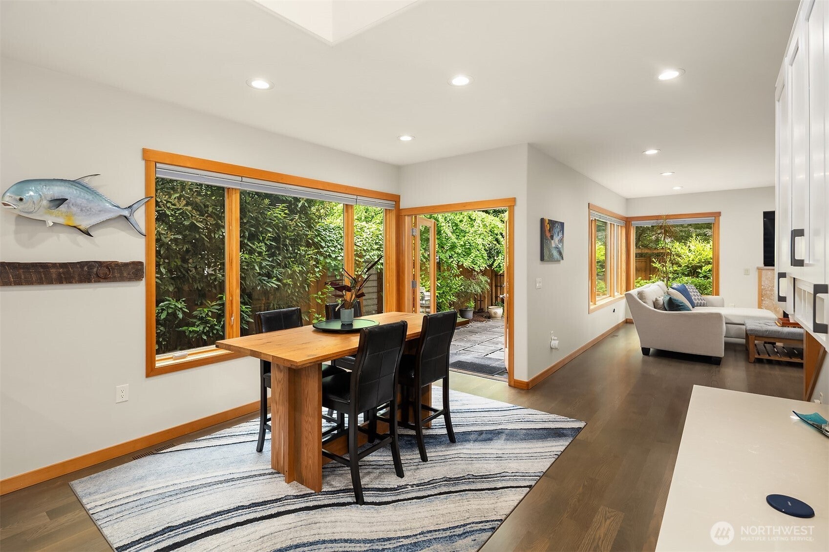 Kirkland, Washington, 98033, United States, 4 Bedrooms Bedrooms, ,3 BathroomsBathrooms,Residential,Active,1943757