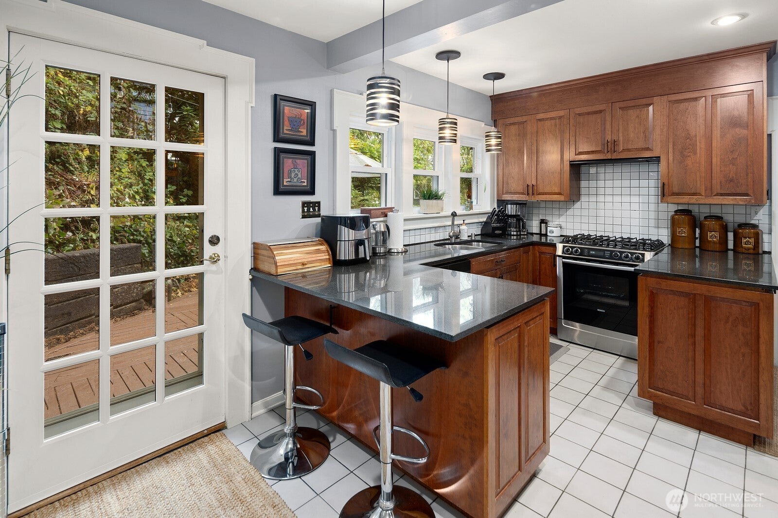 Seattle, Washington, 98122, United States, 3 Bedrooms Bedrooms, ,3 BathroomsBathrooms,Residential,Active,1988423