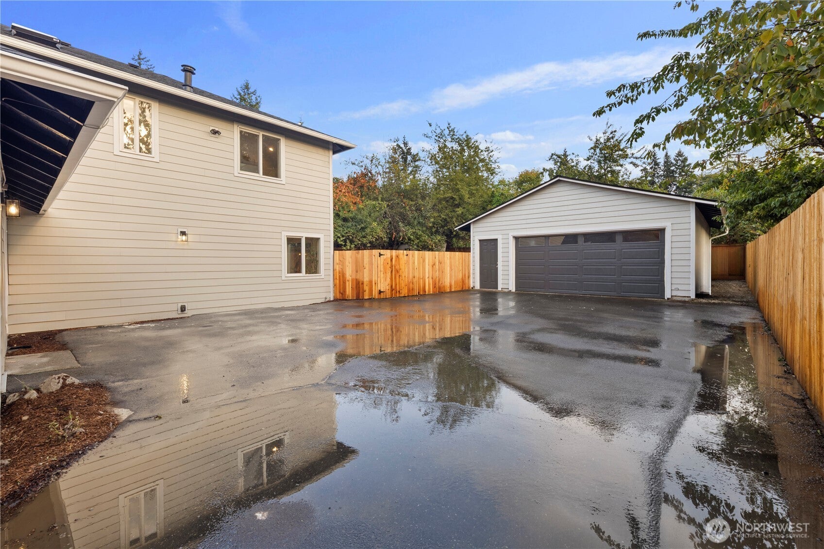 Shoreline, Washington, 98133, United States, 4 Bedrooms Bedrooms, ,3 BathroomsBathrooms,Residential,Active,1944038