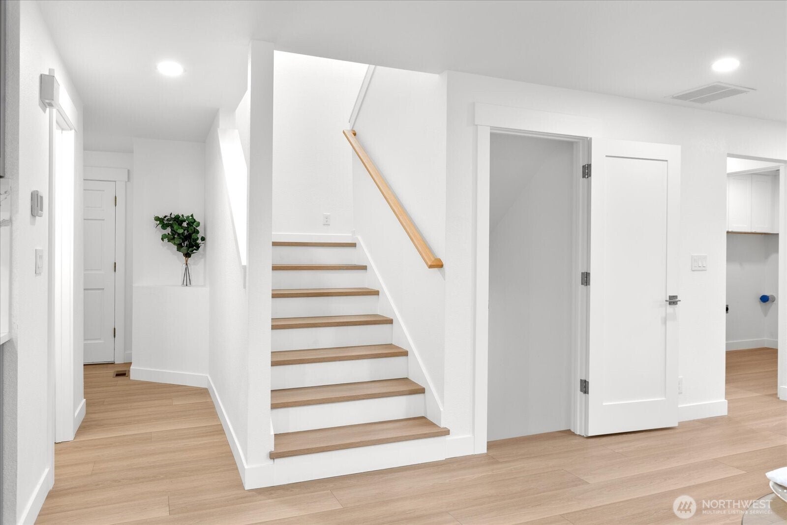 Bothell, Washington, 98011, United States, 4 Bedrooms Bedrooms, ,3 BathroomsBathrooms,Residential,Active,1944084