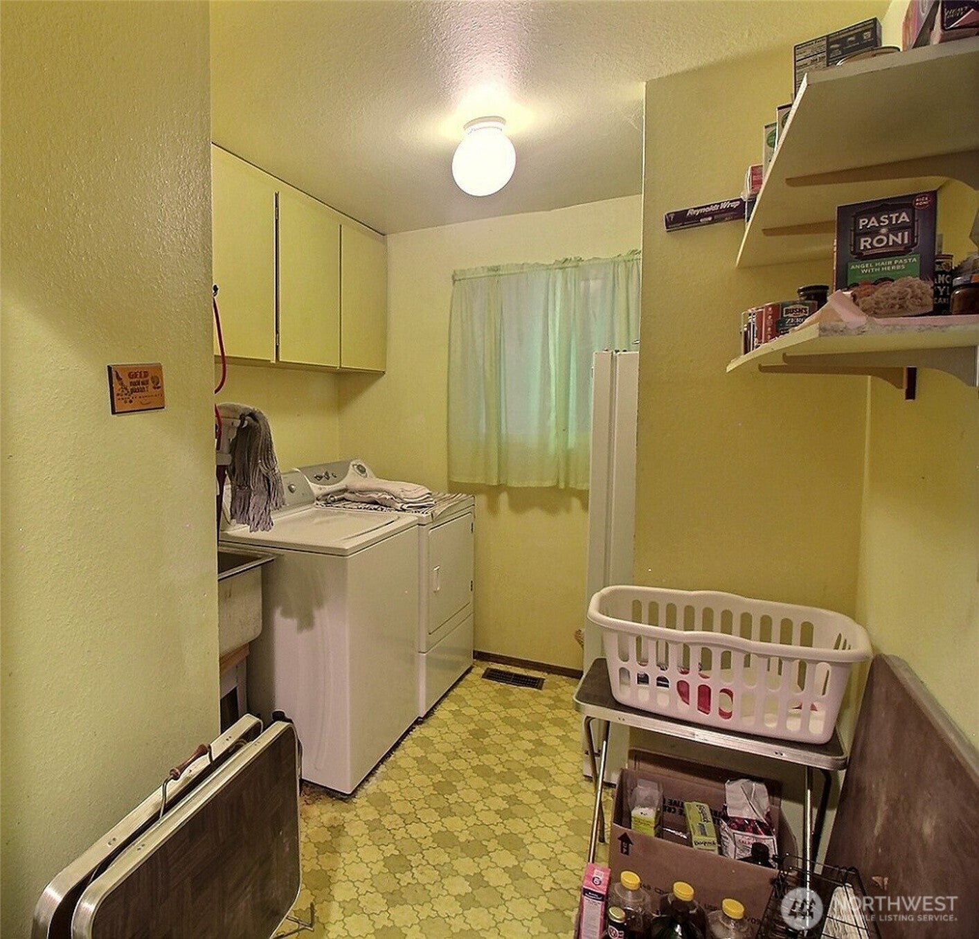 Sammamish, Washington, 98075, United States, 2 Bedrooms Bedrooms, ,2 BathroomsBathrooms,Residential,Active,1941345