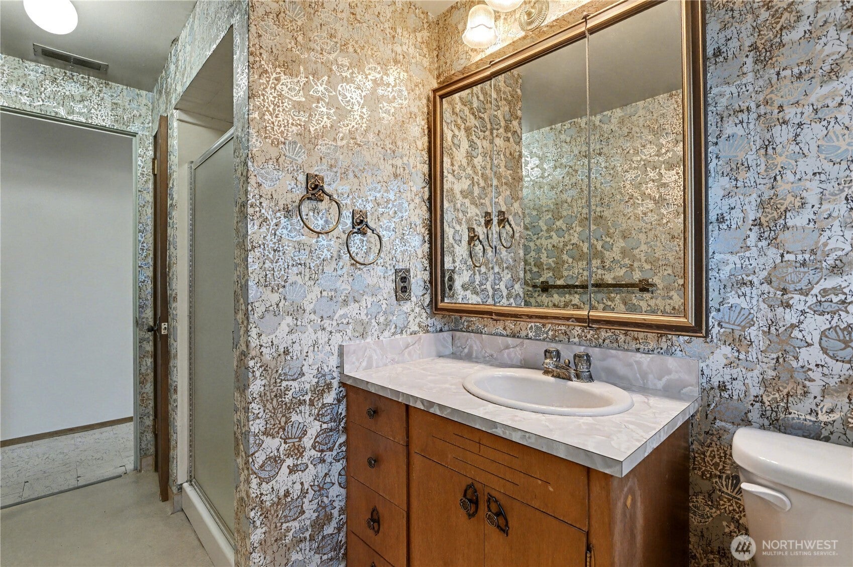 Seattle, Washington, 98105, United States, 6 Bedrooms Bedrooms, ,3 BathroomsBathrooms,Residential,Active,1995274