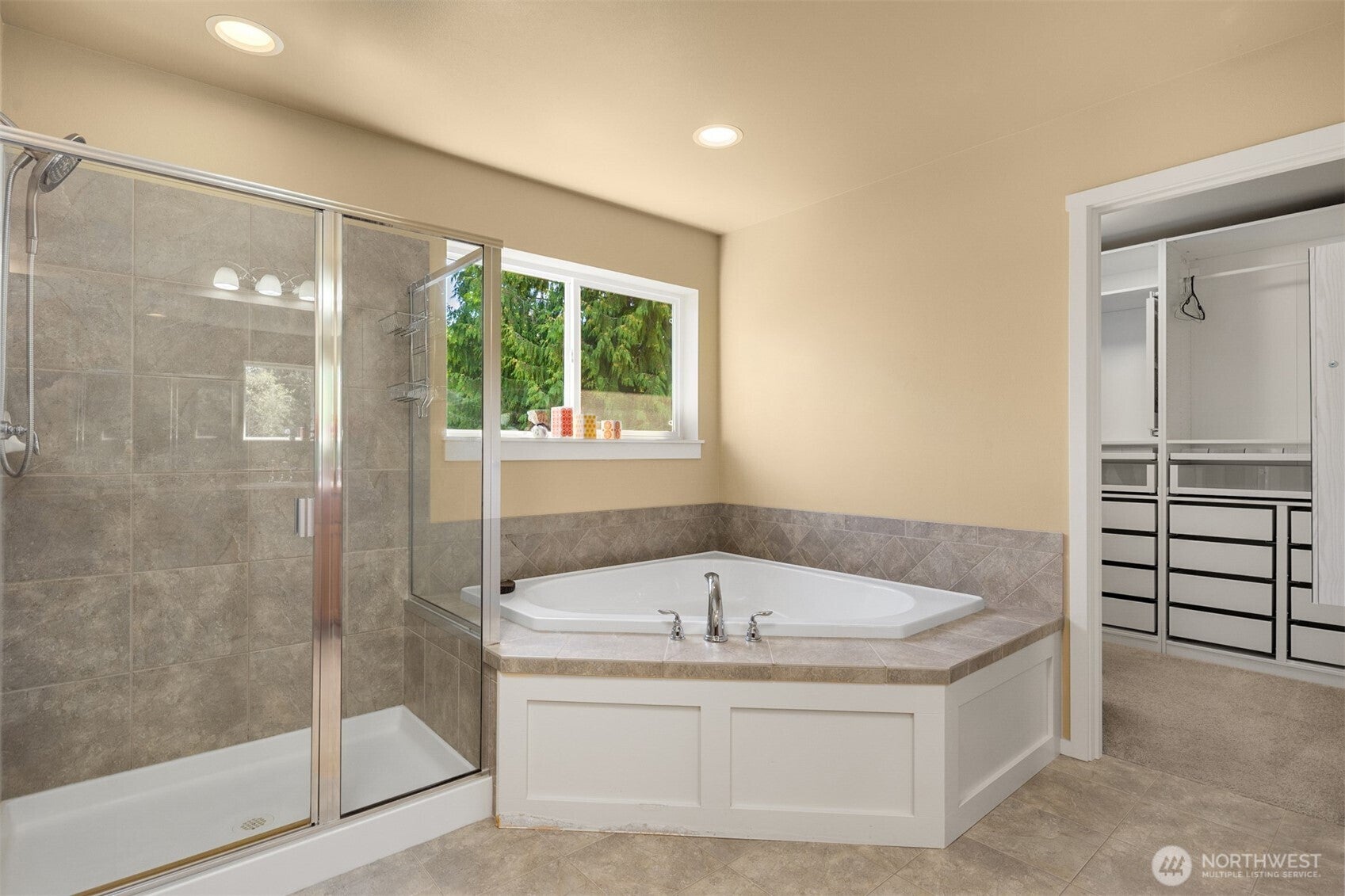 Bothell, Washington, 98021, United States, 4 Bedrooms Bedrooms, ,3 BathroomsBathrooms,Residential,Active,1922335