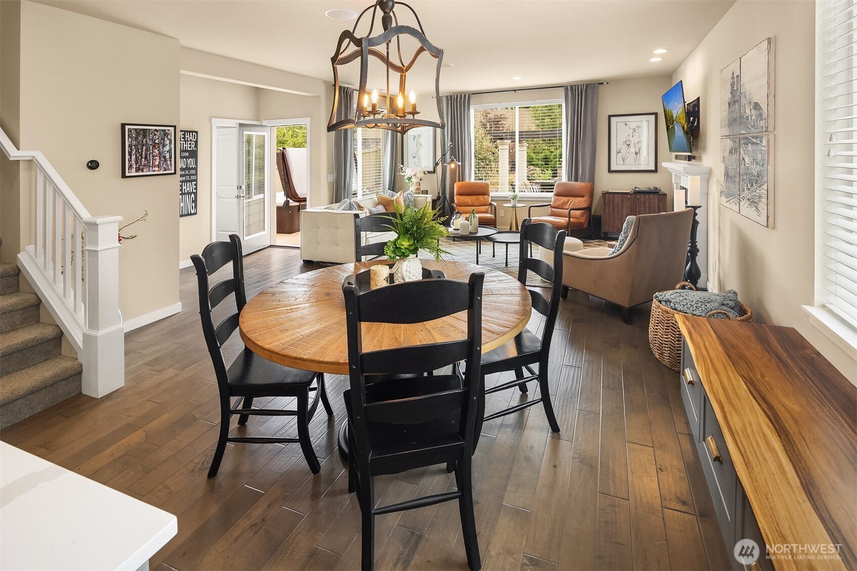 Snoqualmie, Washington, 98065, United States, 5 Bedrooms Bedrooms, ,3 BathroomsBathrooms,Residential,Active,1929447