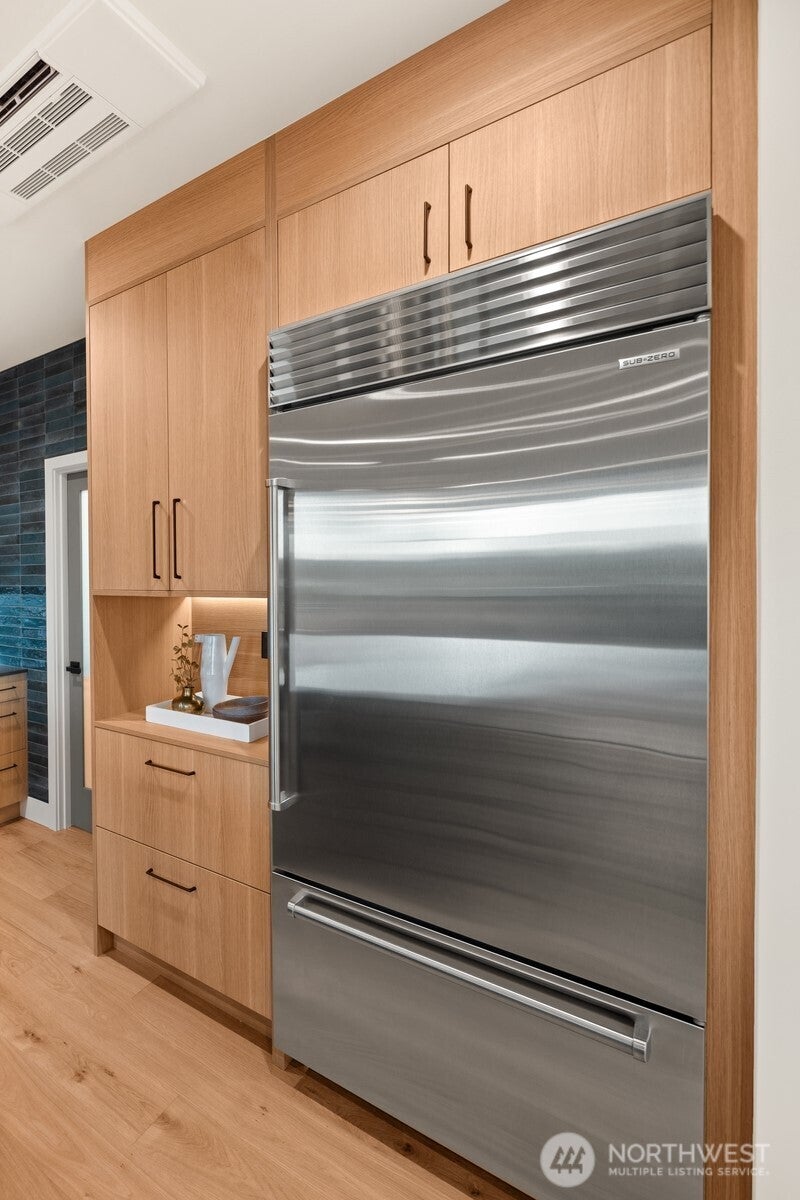 Seattle, Washington, 98118, United States, 5 Bedrooms Bedrooms, ,4 BathroomsBathrooms,Residential,Active,1909862