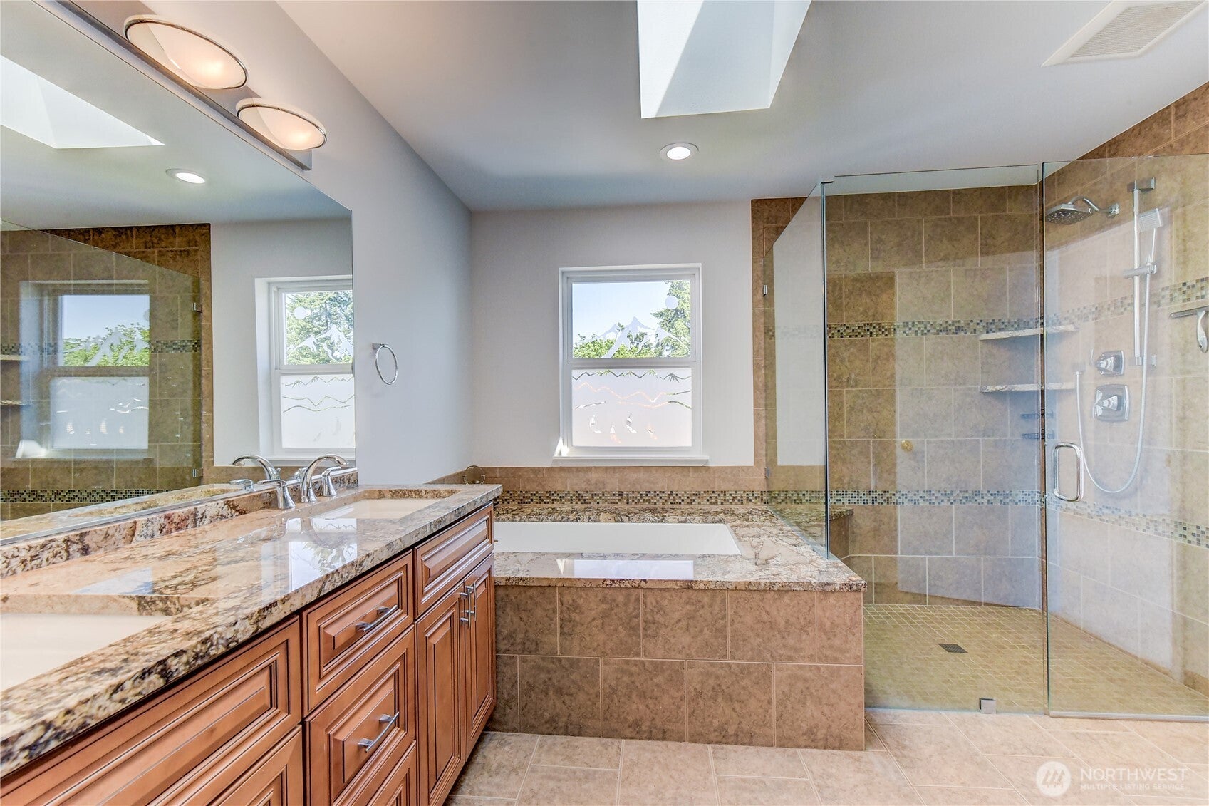 Kenmore, Washington, 98028, United States, 4 Bedrooms Bedrooms, ,3 BathroomsBathrooms,Residential,Pending,1824038