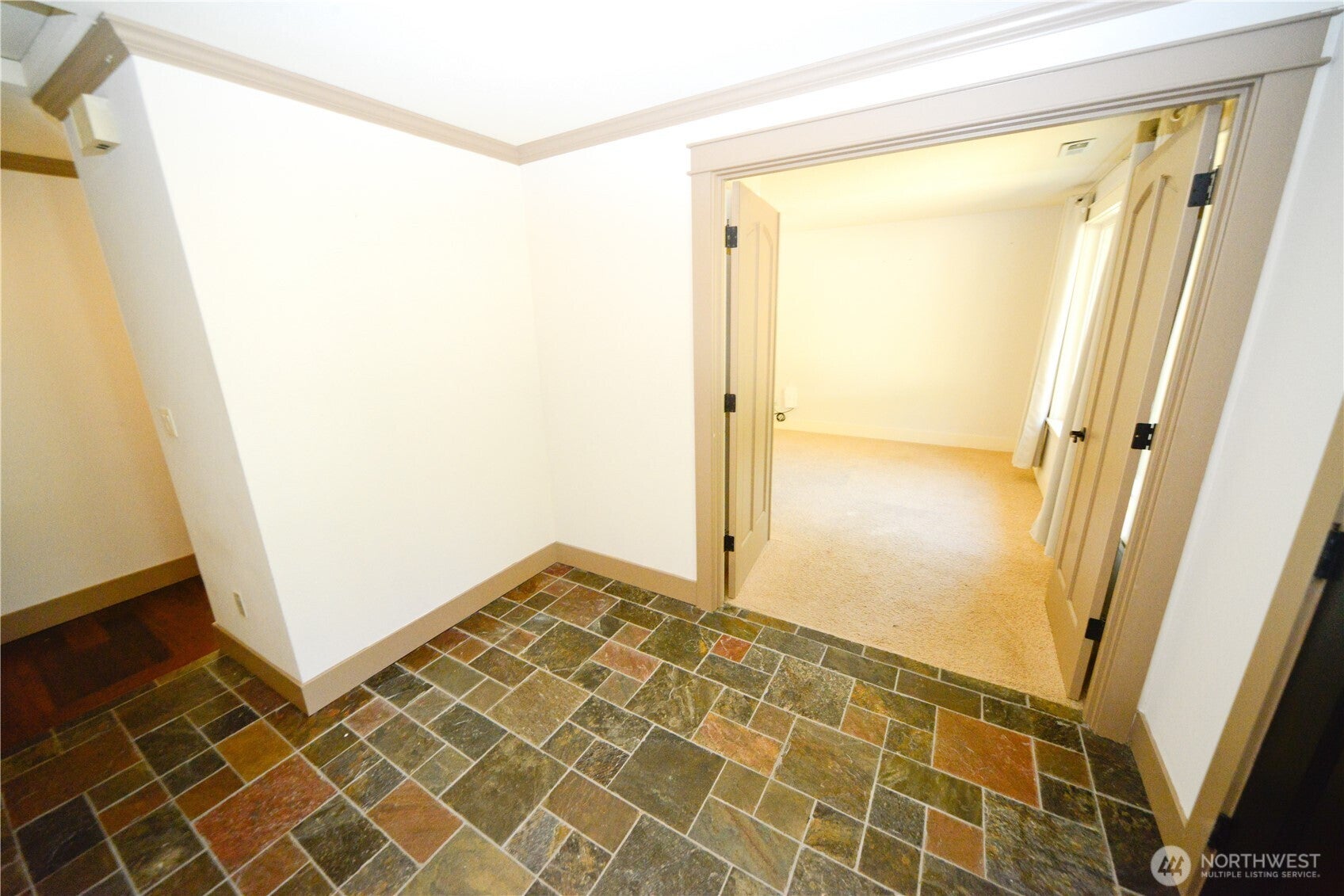 Kirkland, Washington, 98033, United States, 3 Bedrooms Bedrooms, ,2 BathroomsBathrooms,Residential,Active,1945849