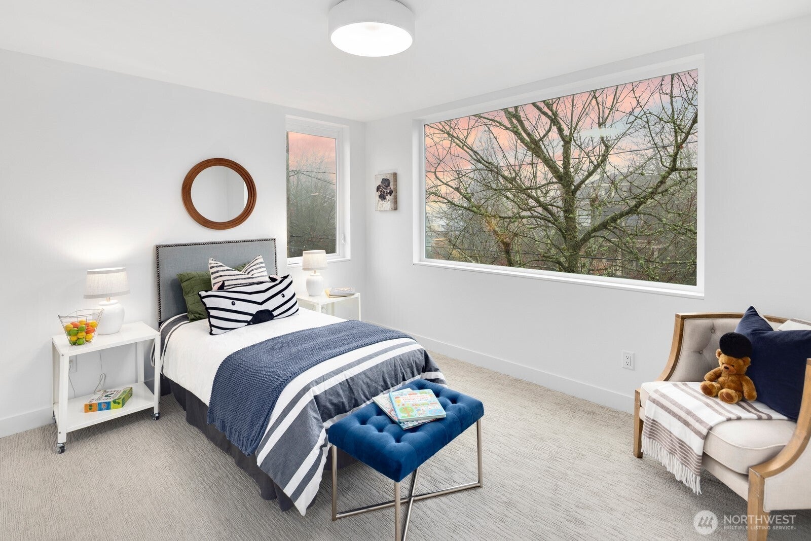 Seattle, Washington, 98122, United States, 4 Bedrooms Bedrooms, ,4 BathroomsBathrooms,Residential,Active,1992543