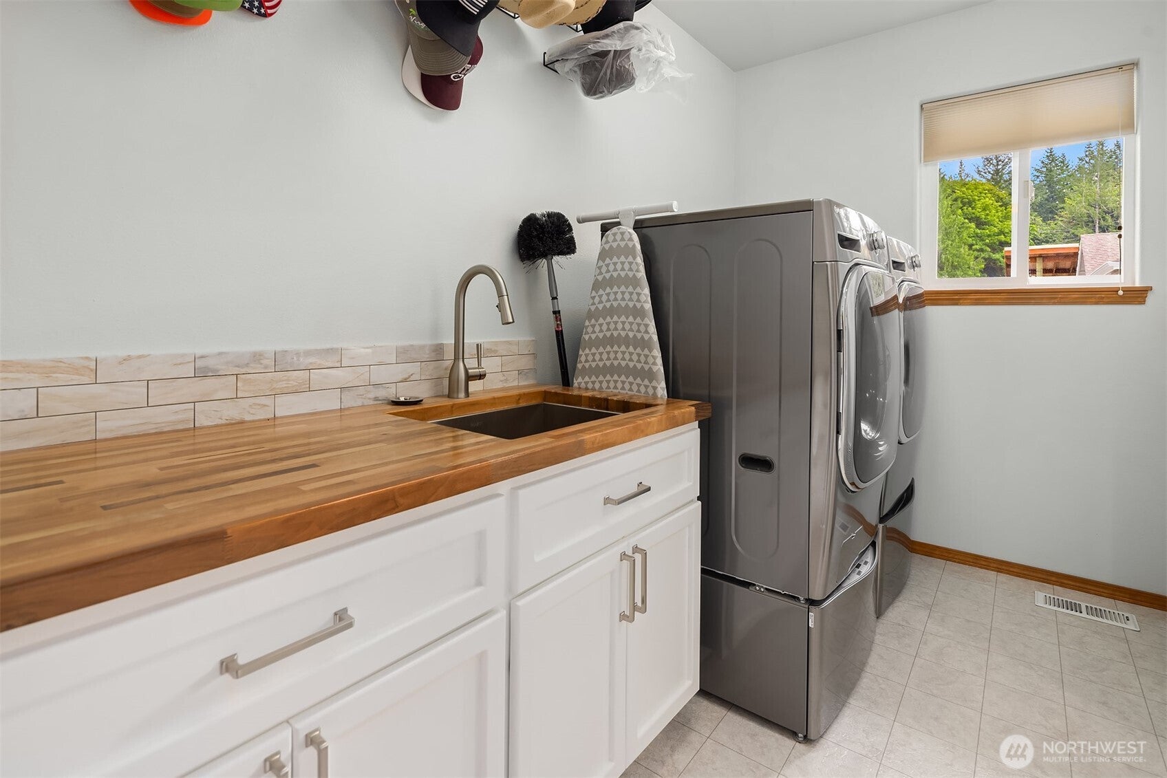 Arlington, Washington, 98223, United States, 4 Bedrooms Bedrooms, ,3 BathroomsBathrooms,Residential,Active,1945246