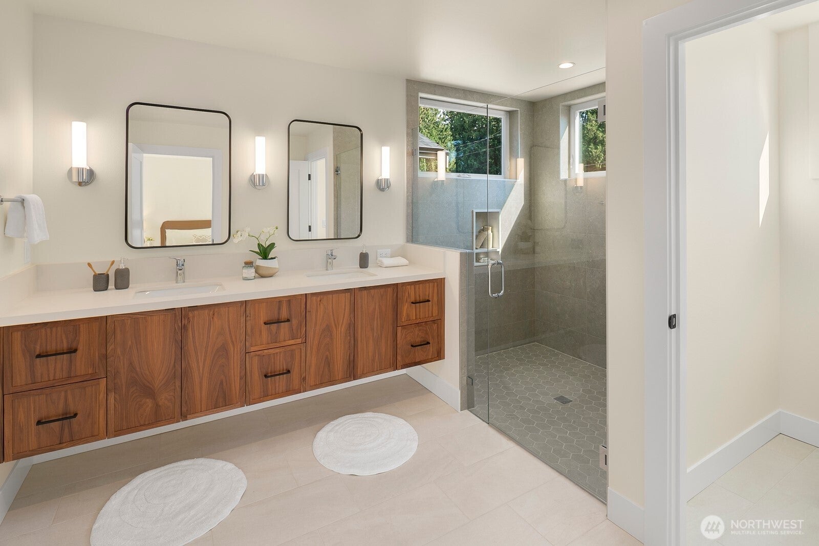 Seattle, Washington, 98115, United States, 4 Bedrooms Bedrooms, ,4 BathroomsBathrooms,Residential,Active,1934821