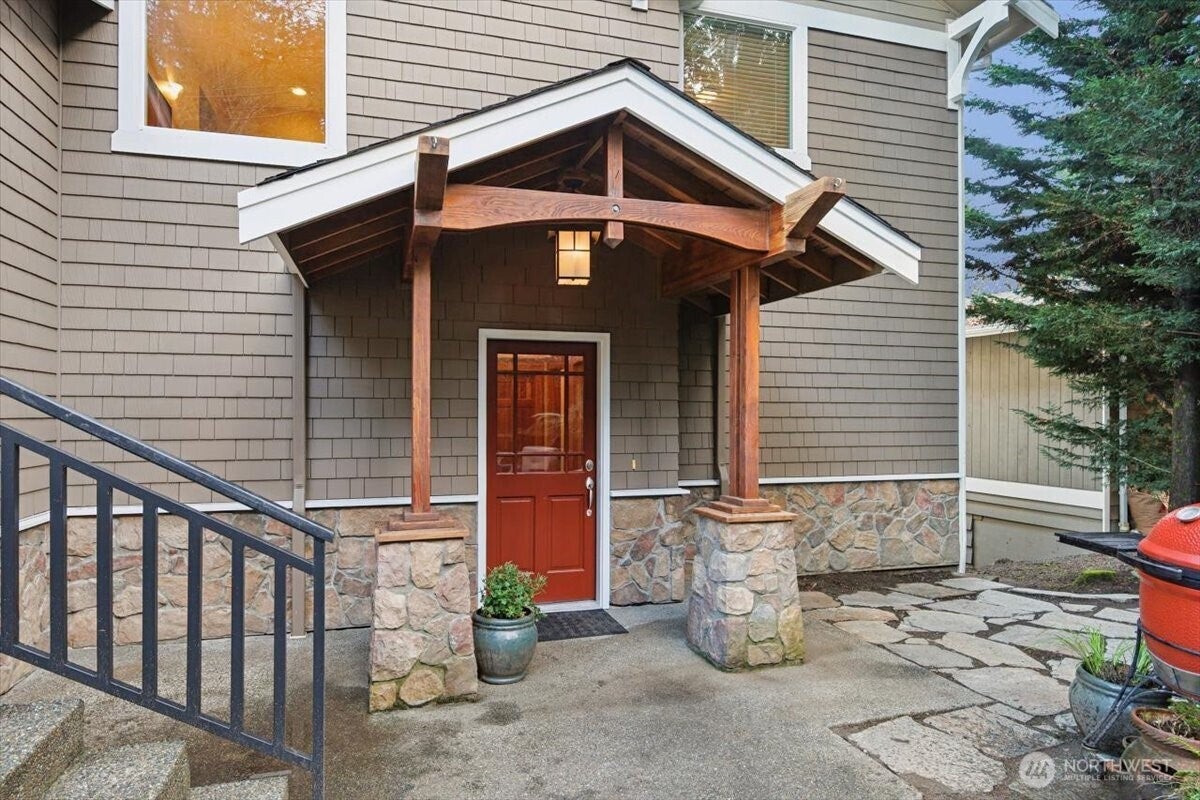 Lake Forest Park, Washington, 98155, United States, 6 Bedrooms Bedrooms, ,4 BathroomsBathrooms,Residential,Active,1996284