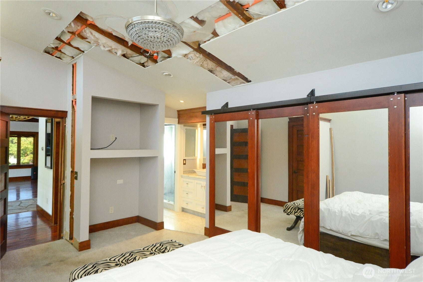 Kirkland, Washington, 98033, United States, 3 Bedrooms Bedrooms, ,3 BathroomsBathrooms,Residential,Active,1945839