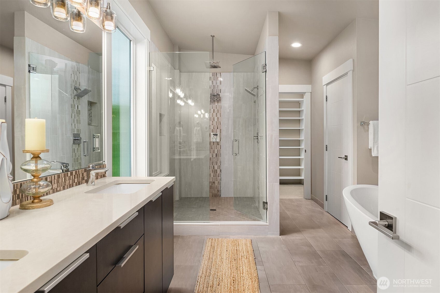 Kirkland, Washington, 98033, United States, 4 Bedrooms Bedrooms, ,5 BathroomsBathrooms,Residential,Active,1973549