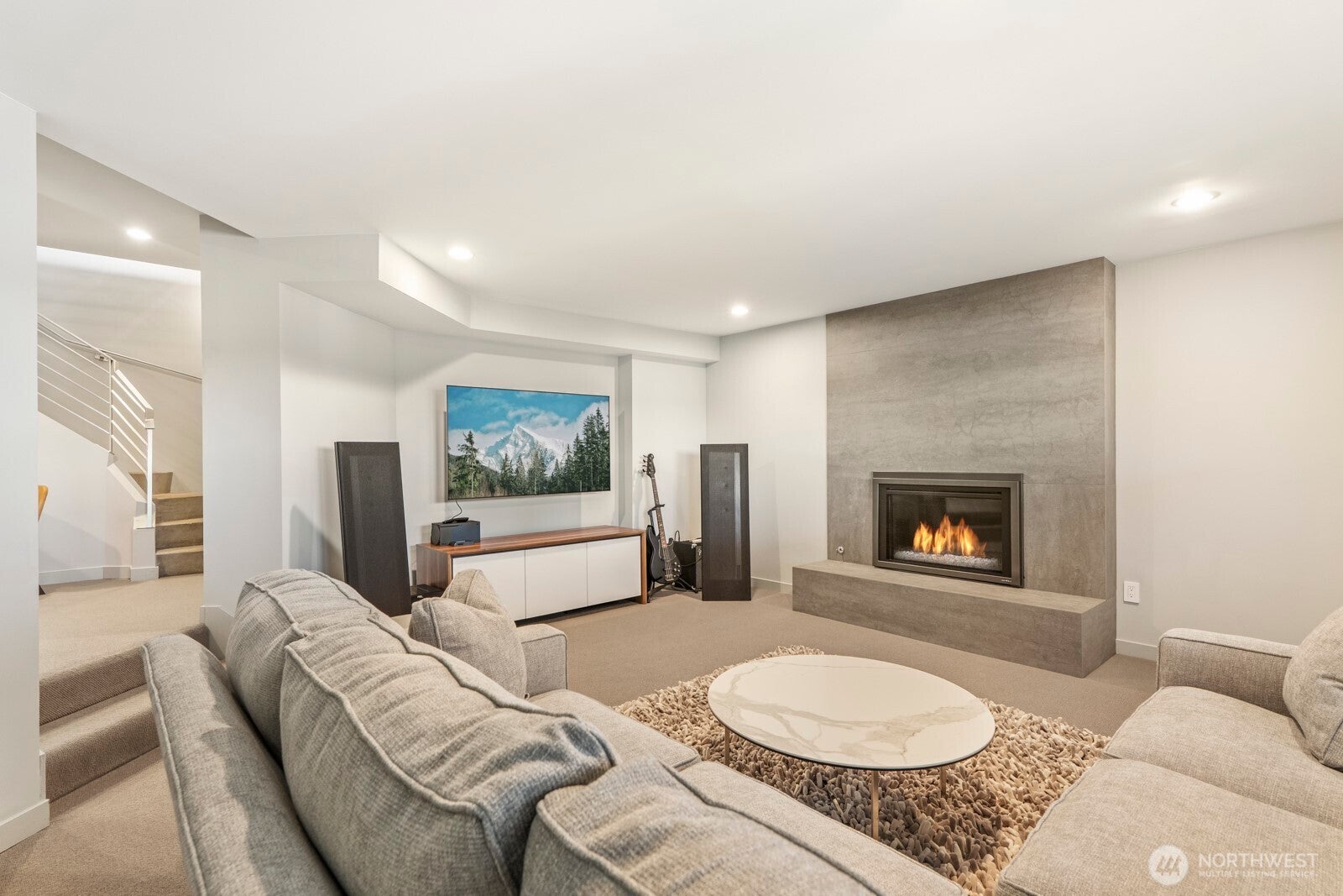 Bellevue, Washington, 98008, United States, 4 Bedrooms Bedrooms, ,5 BathroomsBathrooms,Residential,Active,1960111