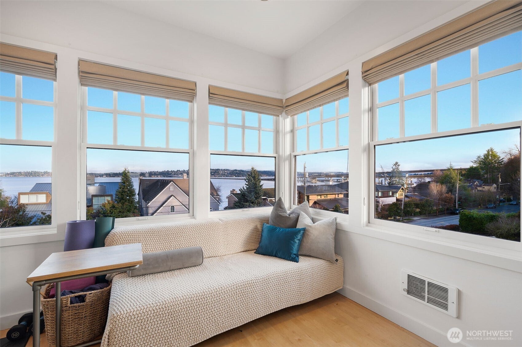 Seattle, Washington, 98144, United States, 5 Bedrooms Bedrooms, ,4 BathroomsBathrooms,Residential,Active,1988732