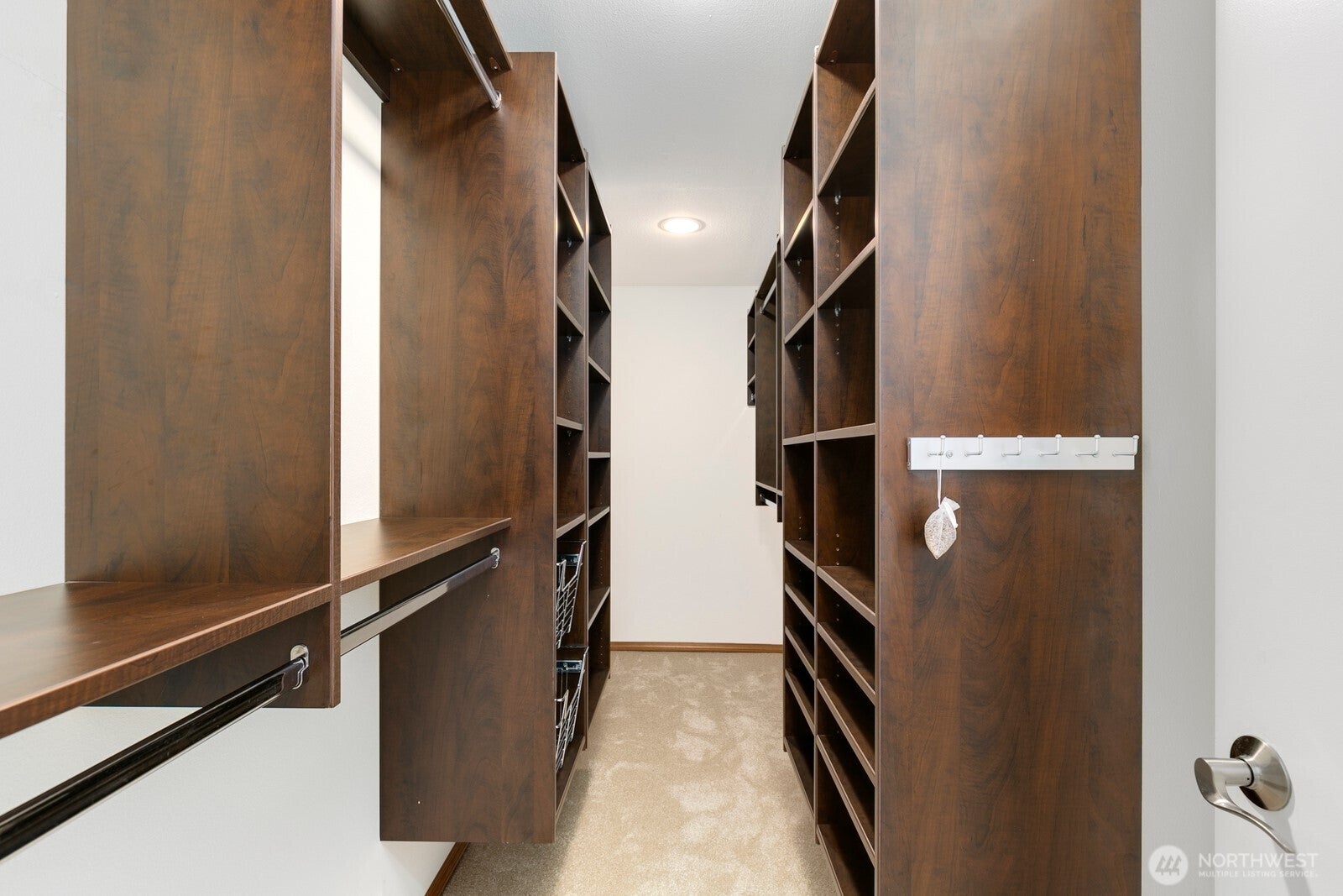 Kirkland, Washington, 98033, United States, 4 Bedrooms Bedrooms, ,3 BathroomsBathrooms,Residential,Active,1909901