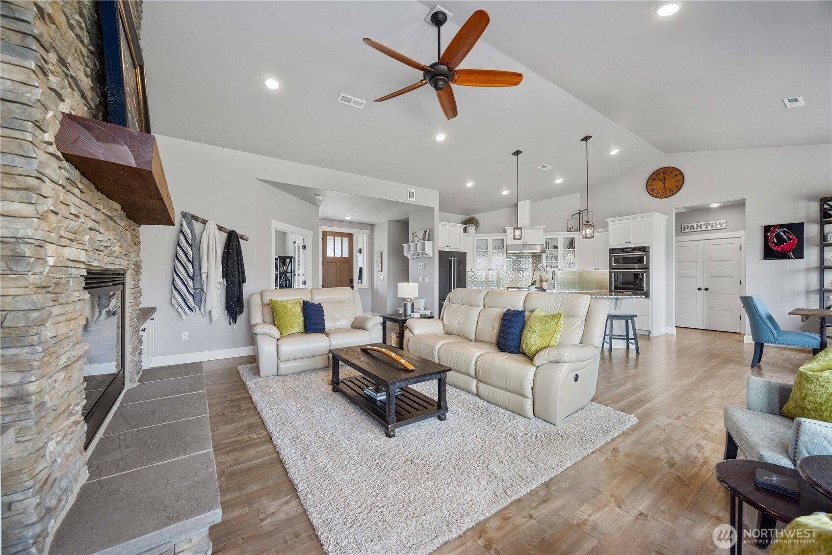 Orondo, Washington, 98843, United States, 4 Bedrooms Bedrooms, ,2 BathroomsBathrooms,Residential,Active,1919394