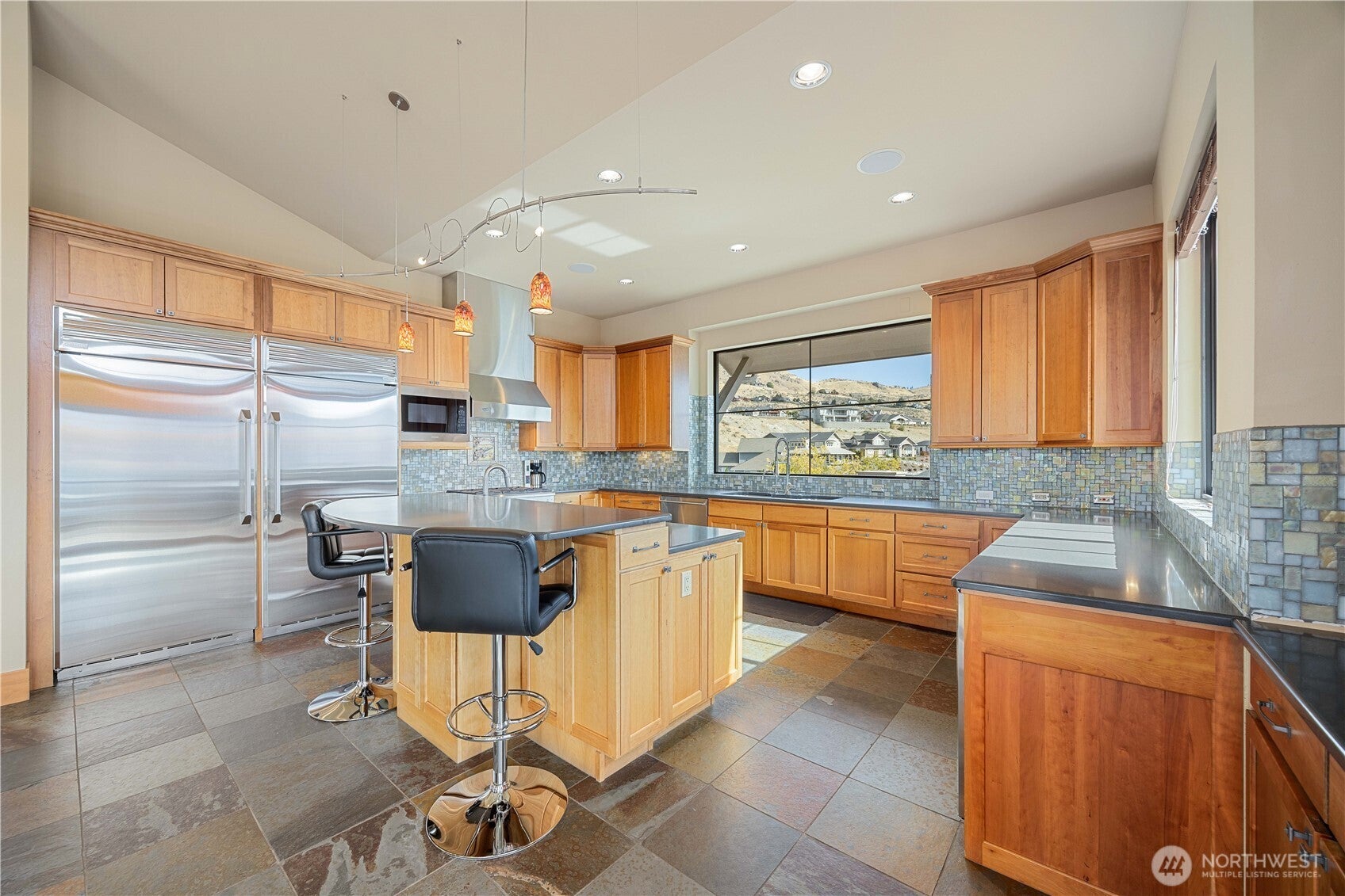 Chelan, Washington, 98816, United States, 4 Bedrooms Bedrooms, ,4 BathroomsBathrooms,Residential,Active,1869141