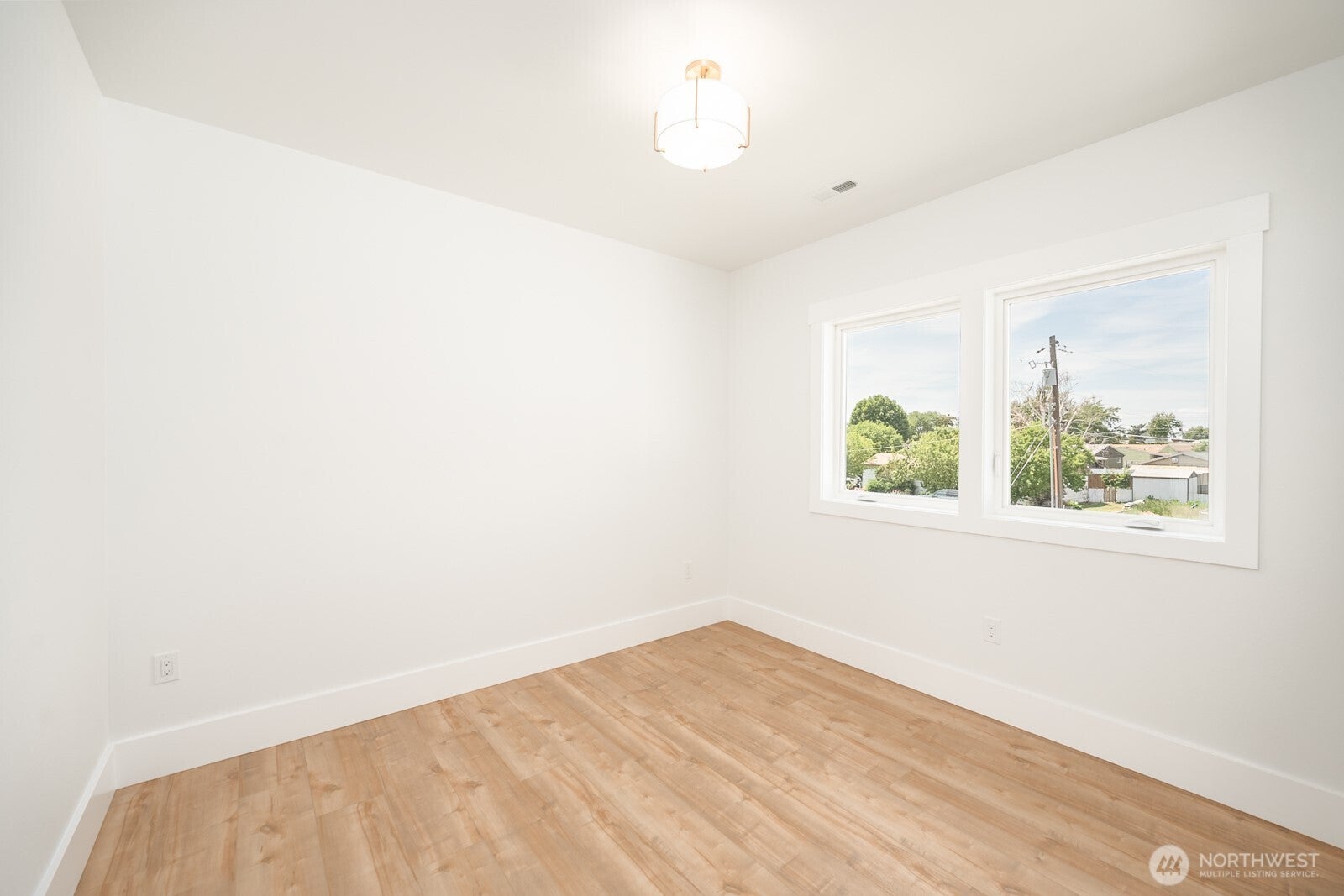 Moses Lake, Washington, 98837, United States, 4 Bedrooms Bedrooms, ,4 BathroomsBathrooms,Residential,Active,1886784