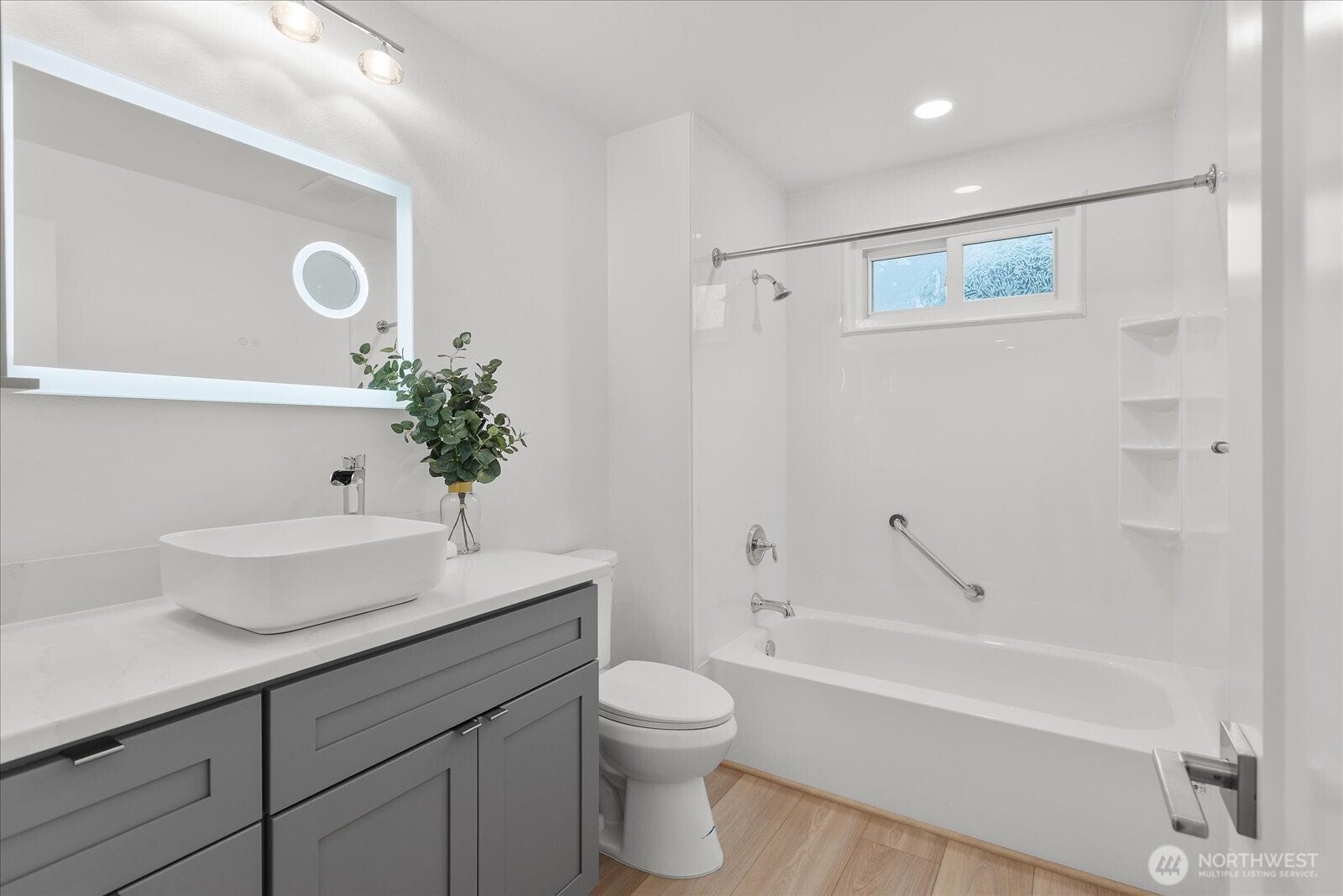 Bothell, Washington, 98011, United States, 4 Bedrooms Bedrooms, ,3 BathroomsBathrooms,Residential,Active,1944084