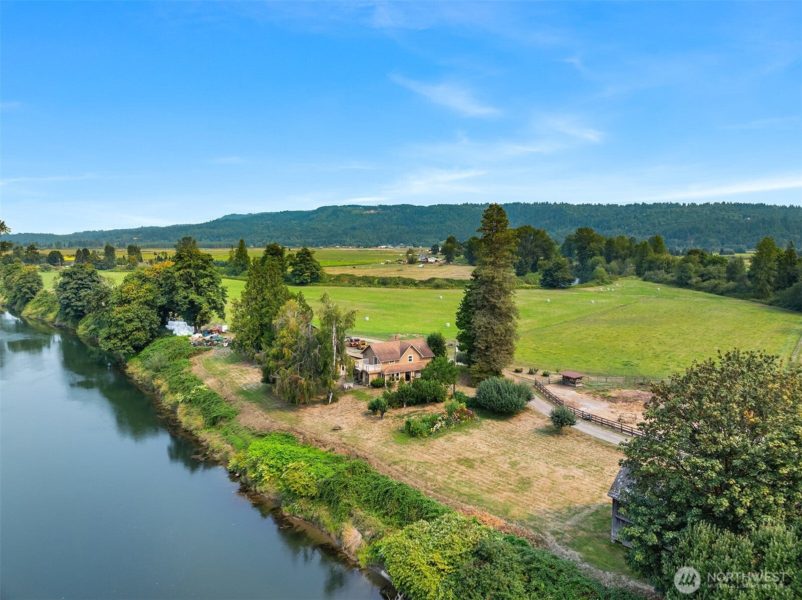 Duvall, Washington, 98019, United States, 4 Bedrooms Bedrooms, ,2 BathroomsBathrooms,Residential,Active,1936411