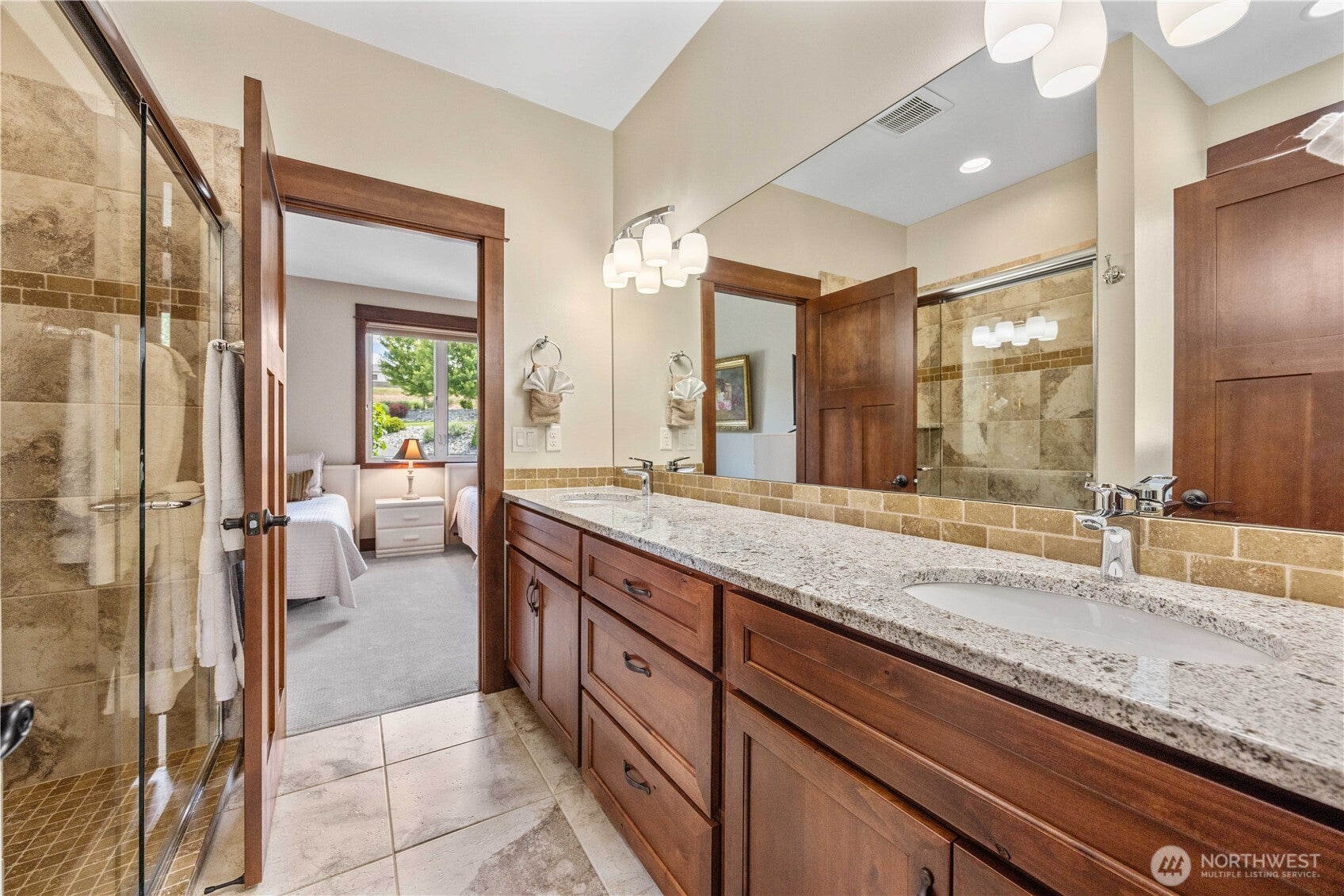 Orondo, Washington, 98843, United States, 3 Bedrooms Bedrooms, ,4 BathroomsBathrooms,Residential,Active,1823970