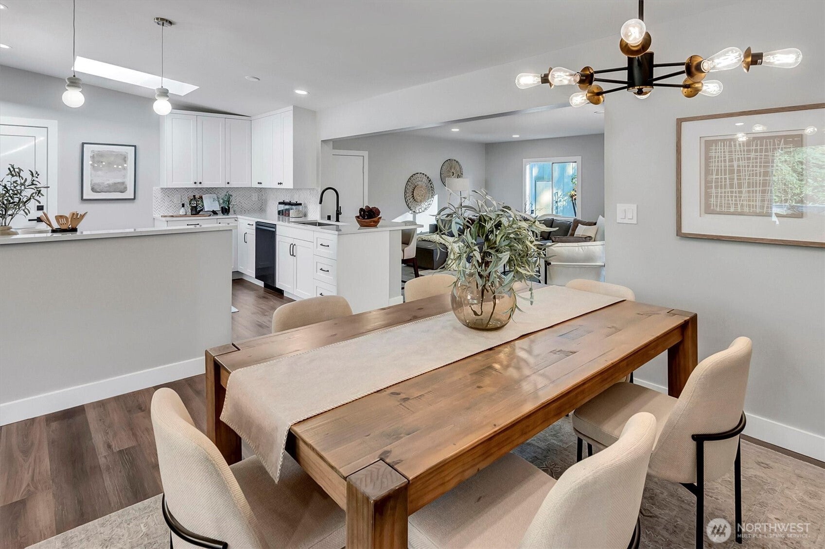 Renton, Washington, 98059, United States, 3 Bedrooms Bedrooms, ,2 BathroomsBathrooms,Residential,Active,1967101