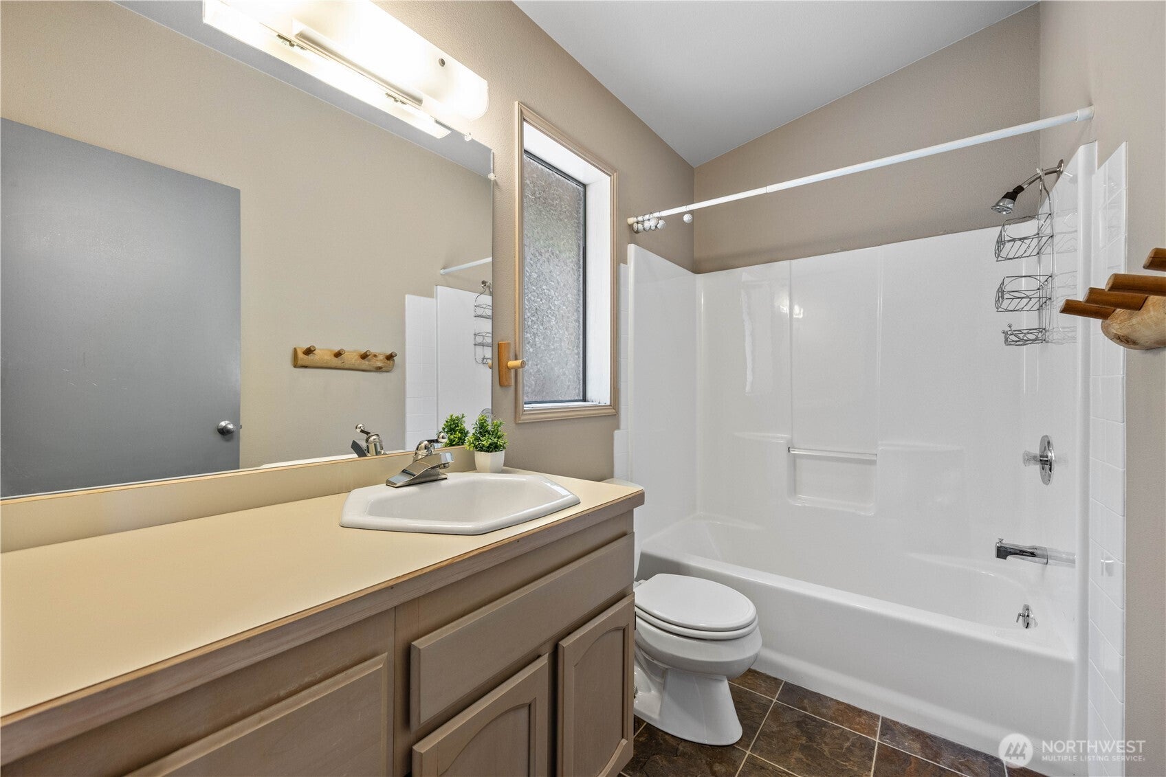 Chelan, Washington, 98816, United States, 4 Bedrooms Bedrooms, ,2 BathroomsBathrooms,Residential,Active,1971804