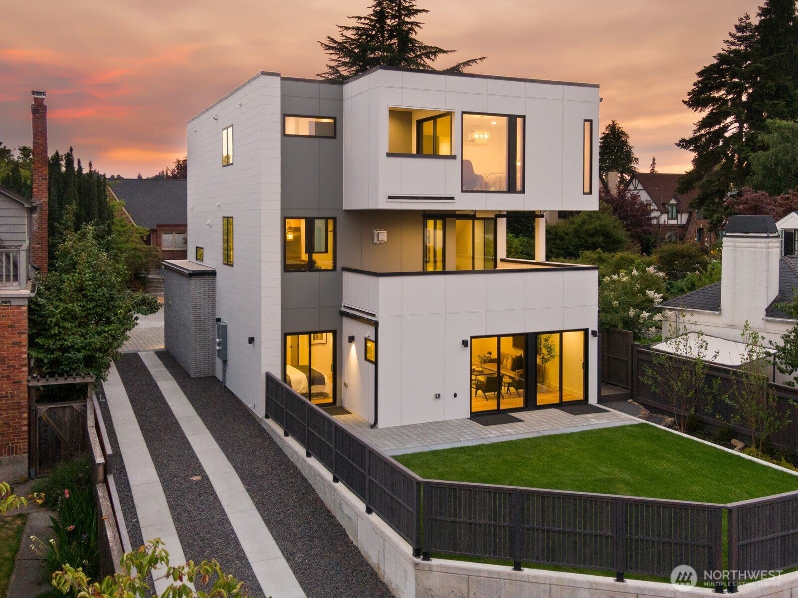 Seattle, Washington, 98118, United States, 5 Bedrooms Bedrooms, ,4 BathroomsBathrooms,Residential,Active,1909862