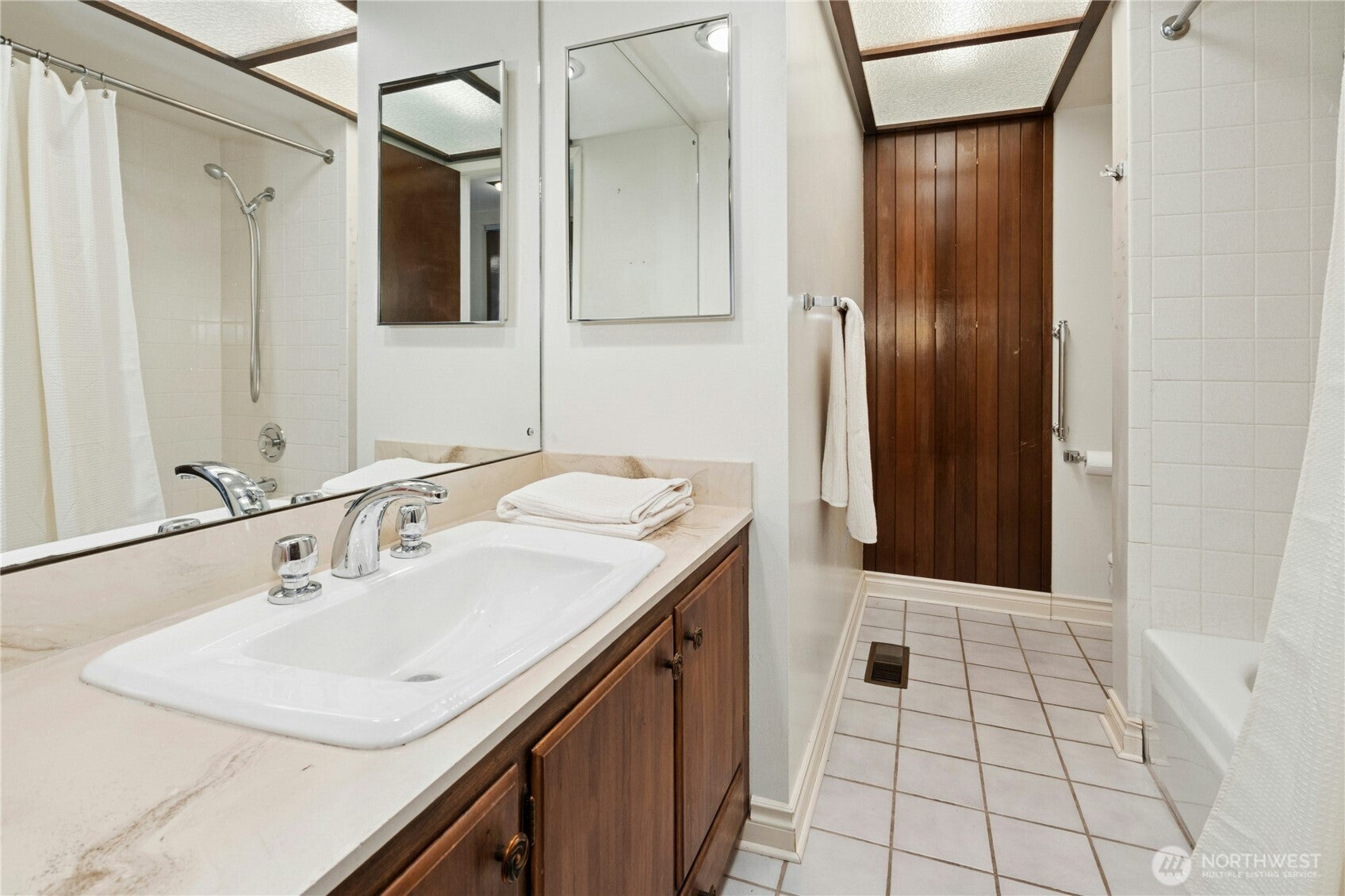 Bellevue, Washington, 98008, United States, 3 Bedrooms Bedrooms, ,2 BathroomsBathrooms,Residential,Active,1914589