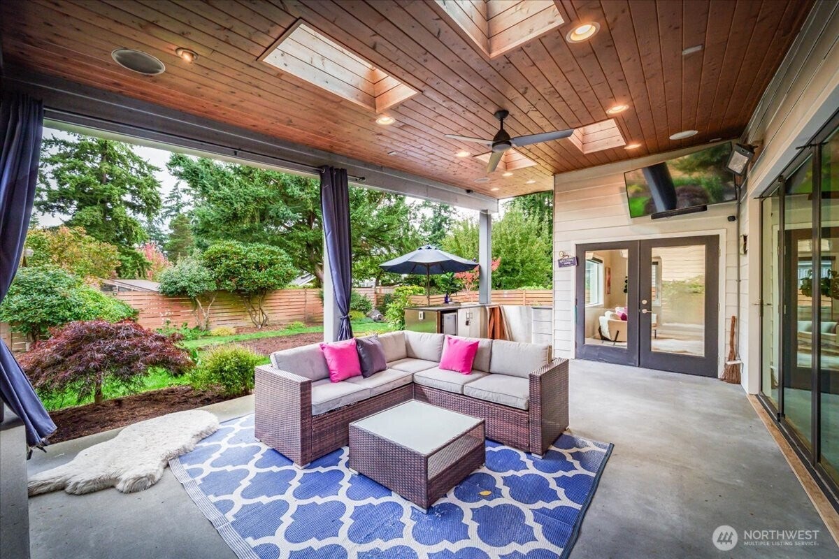 Seattle, Washington, 98177, United States, 4 Bedrooms Bedrooms, ,3 BathroomsBathrooms,Residential,Active,1953640