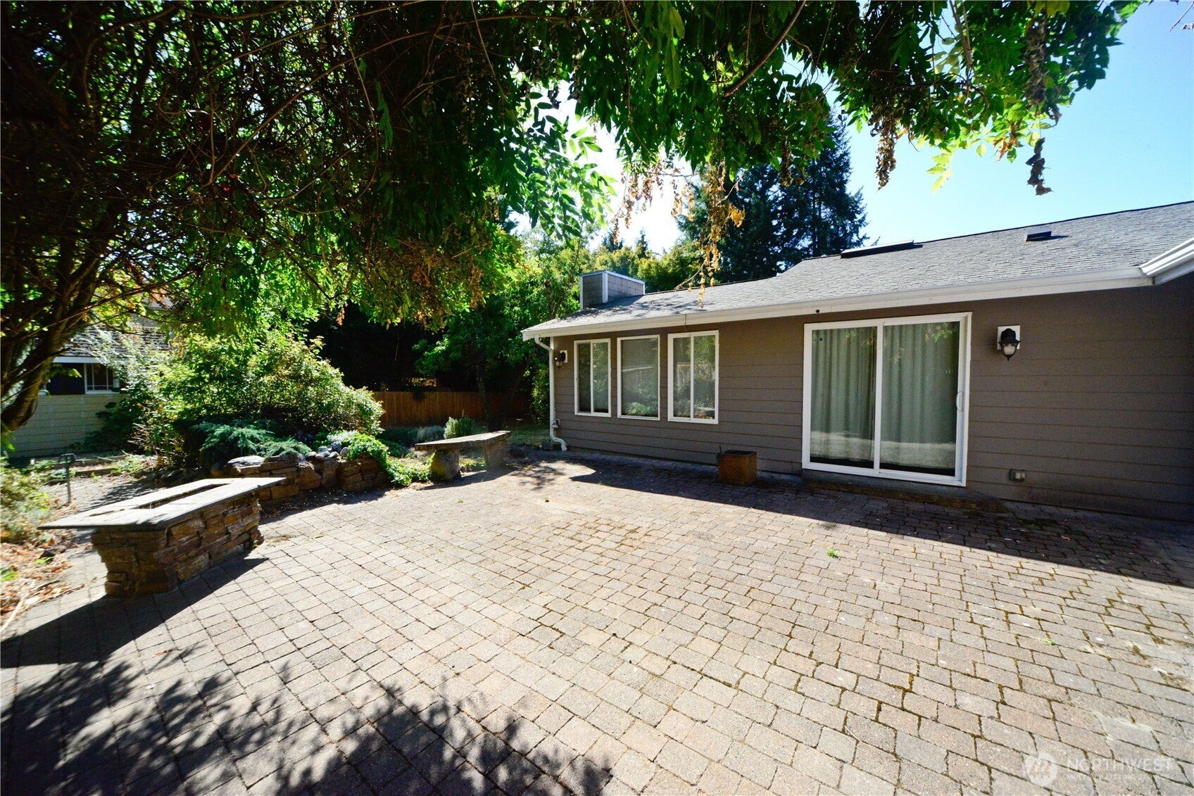 Kirkland, Washington, 98033, United States, 3 Bedrooms Bedrooms, ,2 BathroomsBathrooms,Residential,Active,1945849