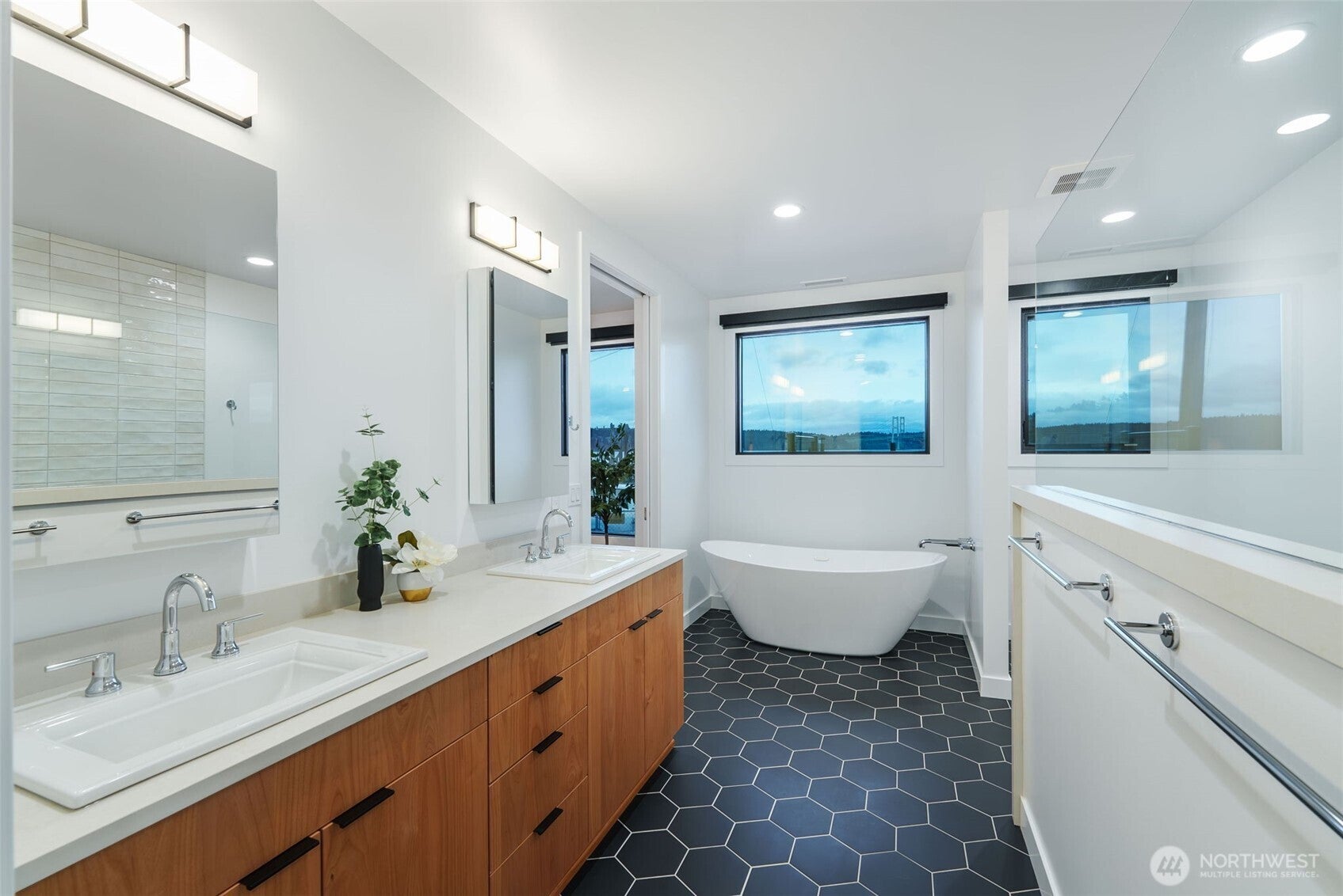 Tacoma, Washington, 98465, United States, 3 Bedrooms Bedrooms, ,4 BathroomsBathrooms,Residential,Active,1844266