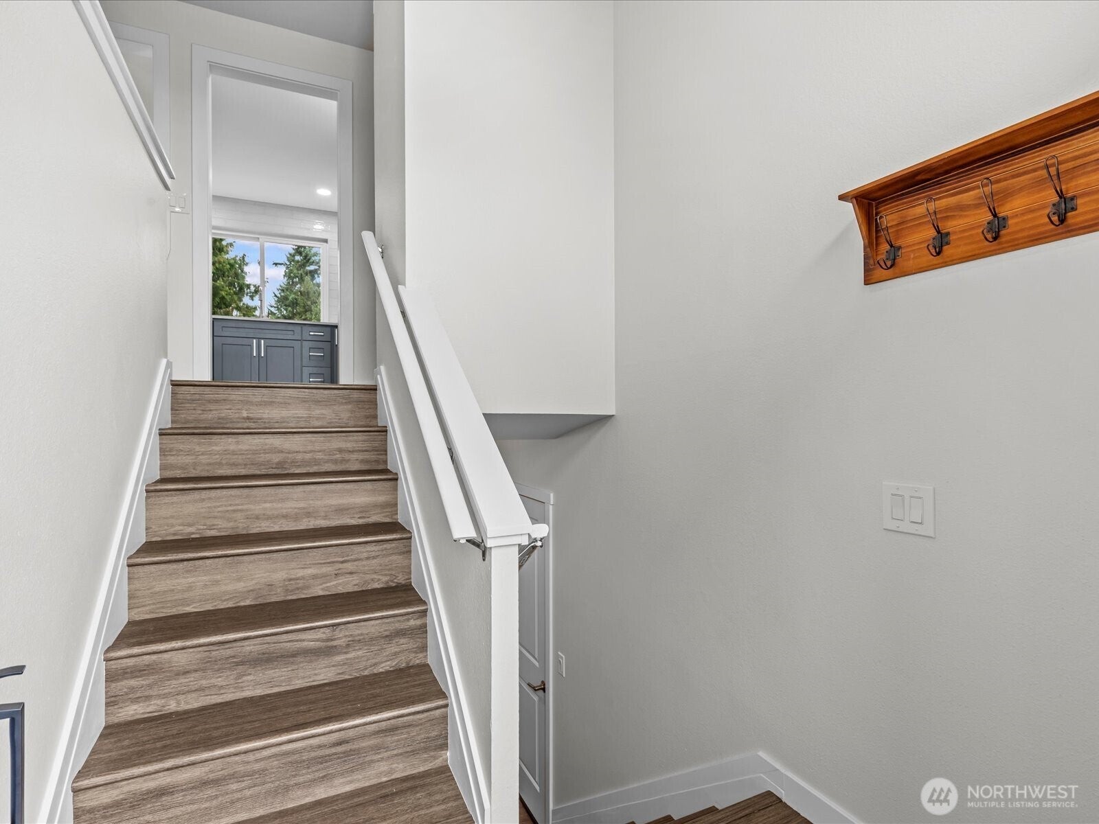 Kirkland, Washington, 98033, United States, 3 Bedrooms Bedrooms, ,3 BathroomsBathrooms,Residential,Active,1953006