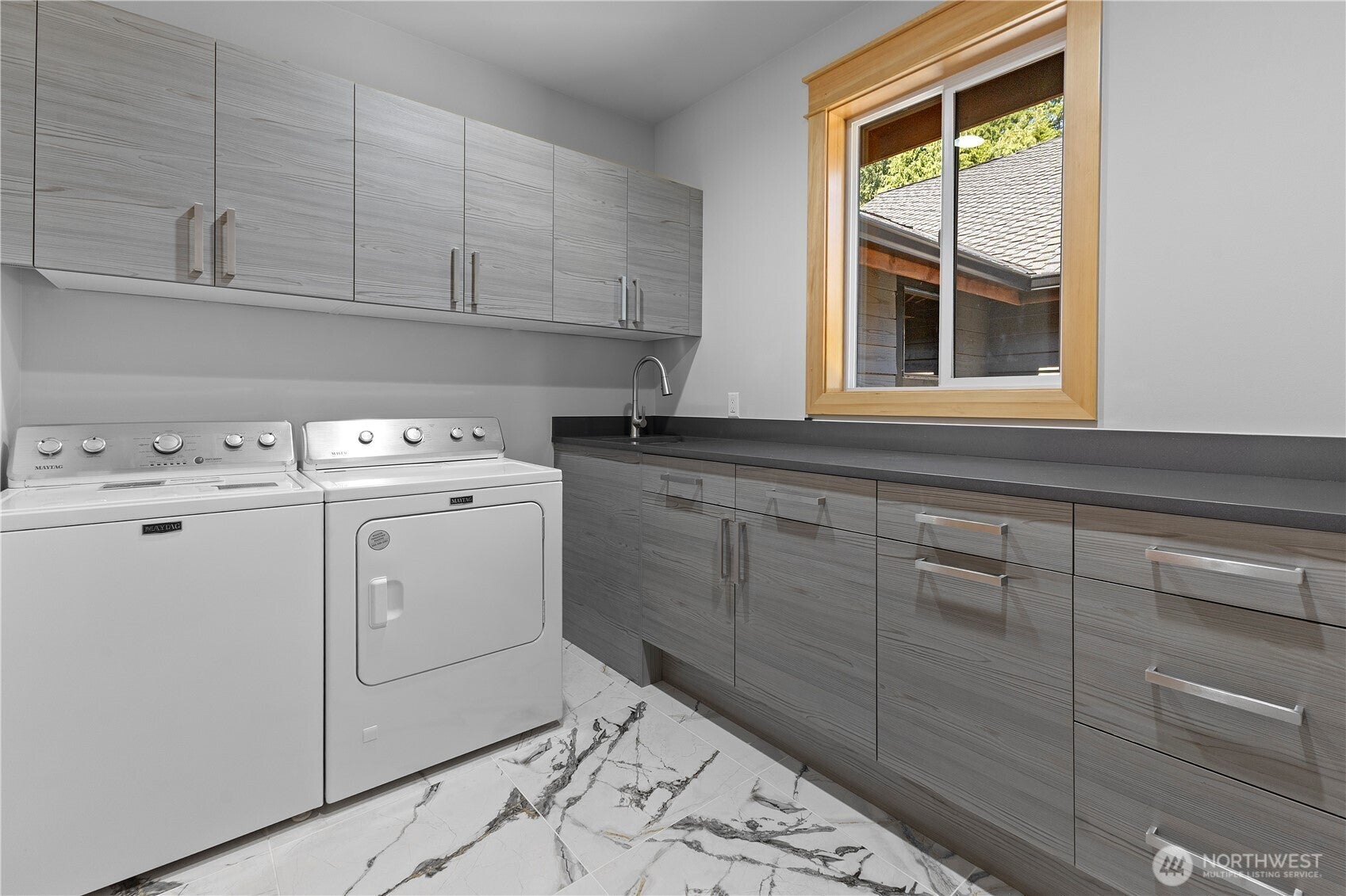 Lake Tapps, Washington, 98391, United States, 3 Bedrooms Bedrooms, ,6 BathroomsBathrooms,Residential,Active,1914925