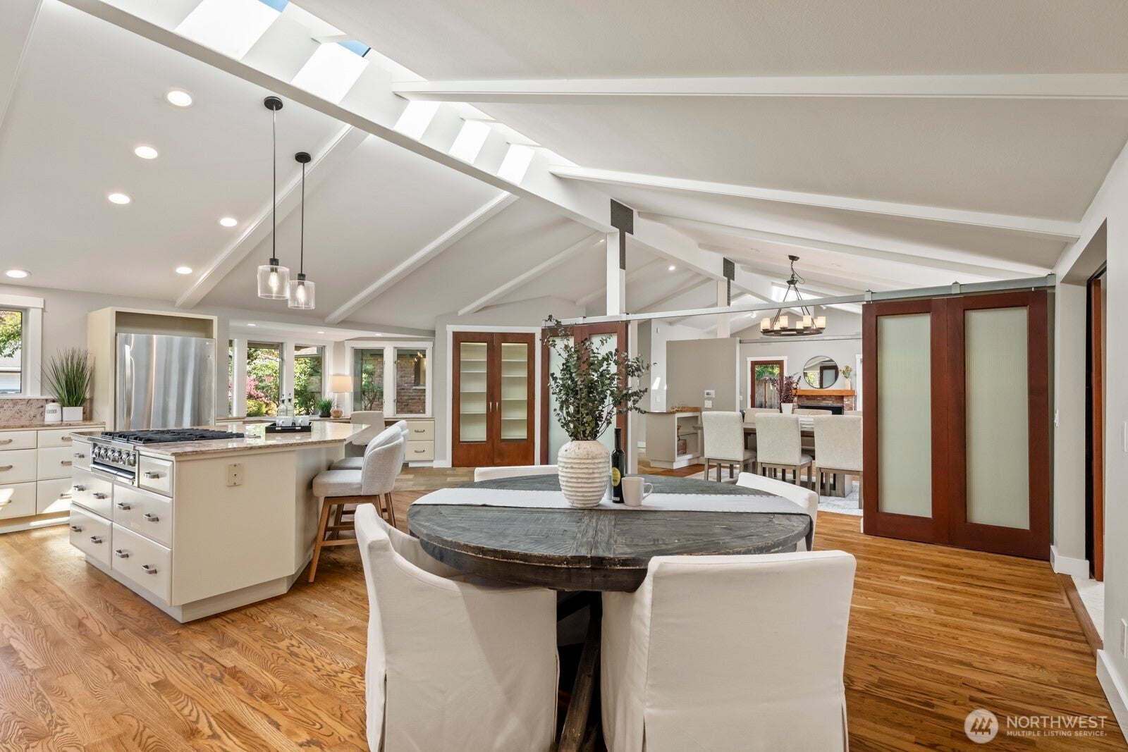 Seattle, Washington, 98136, United States, 4 Bedrooms Bedrooms, ,4 BathroomsBathrooms,Residential,Active,1945253