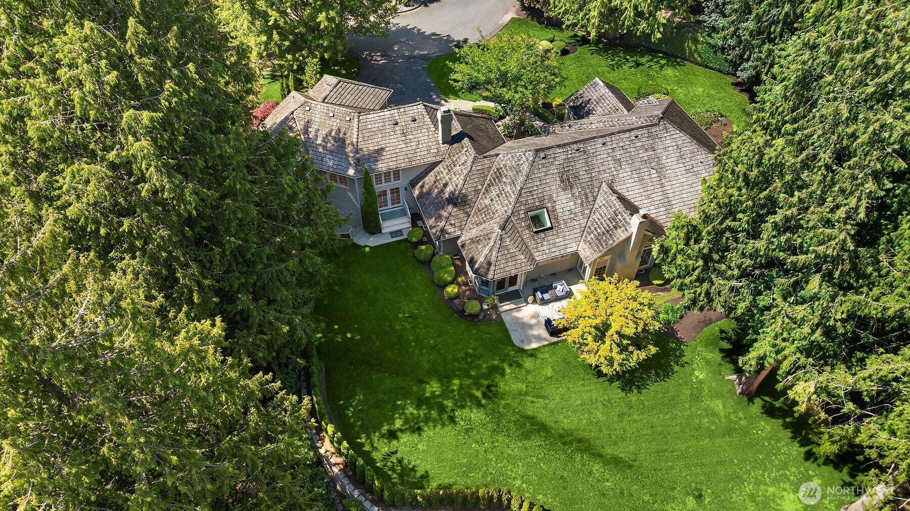 Redmond, Washington, 98053, United States, 4 Bedrooms Bedrooms, ,4 BathroomsBathrooms,Residential,Active,1894592