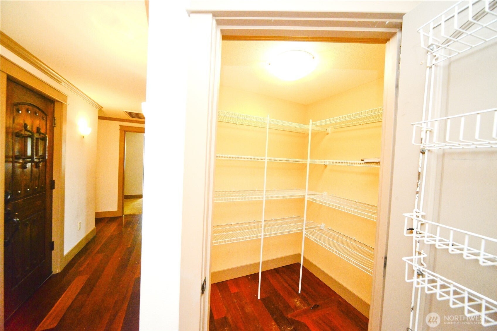 Kirkland, Washington, 98033, United States, 3 Bedrooms Bedrooms, ,2 BathroomsBathrooms,Residential,Active,1945849