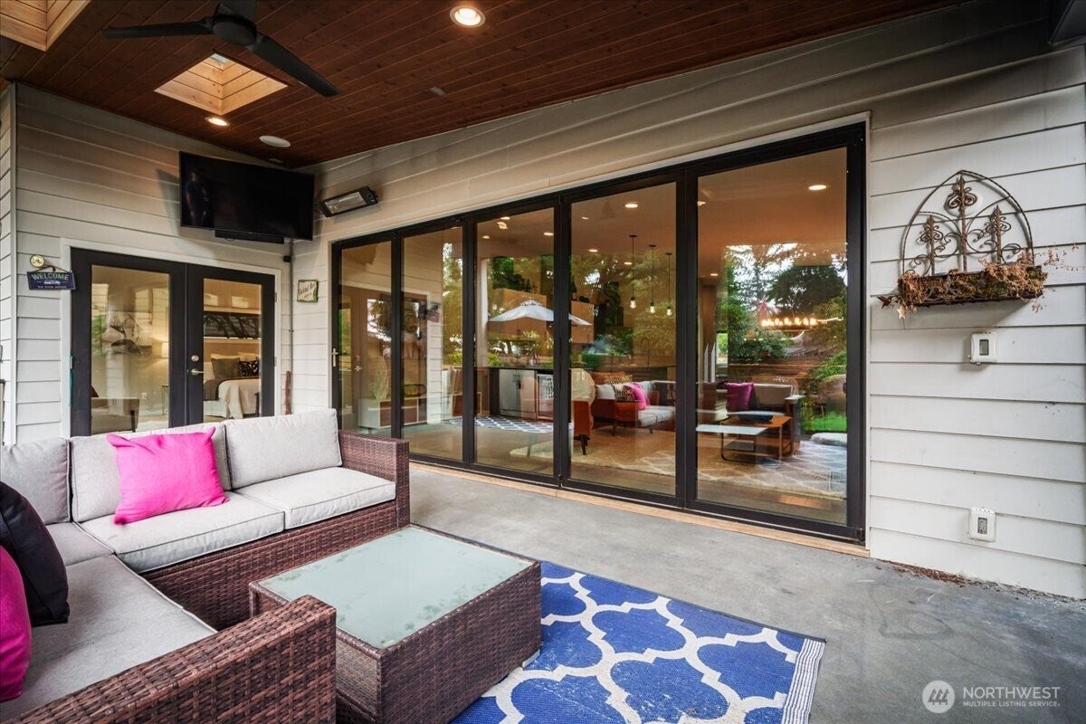 Seattle, Washington, 98177, United States, 4 Bedrooms Bedrooms, ,3 BathroomsBathrooms,Residential,Active,1953640