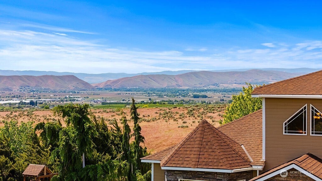 Yakima, Washington, 98901, United States, 4 Bedrooms Bedrooms, ,3 BathroomsBathrooms,Residential,Active,1820832