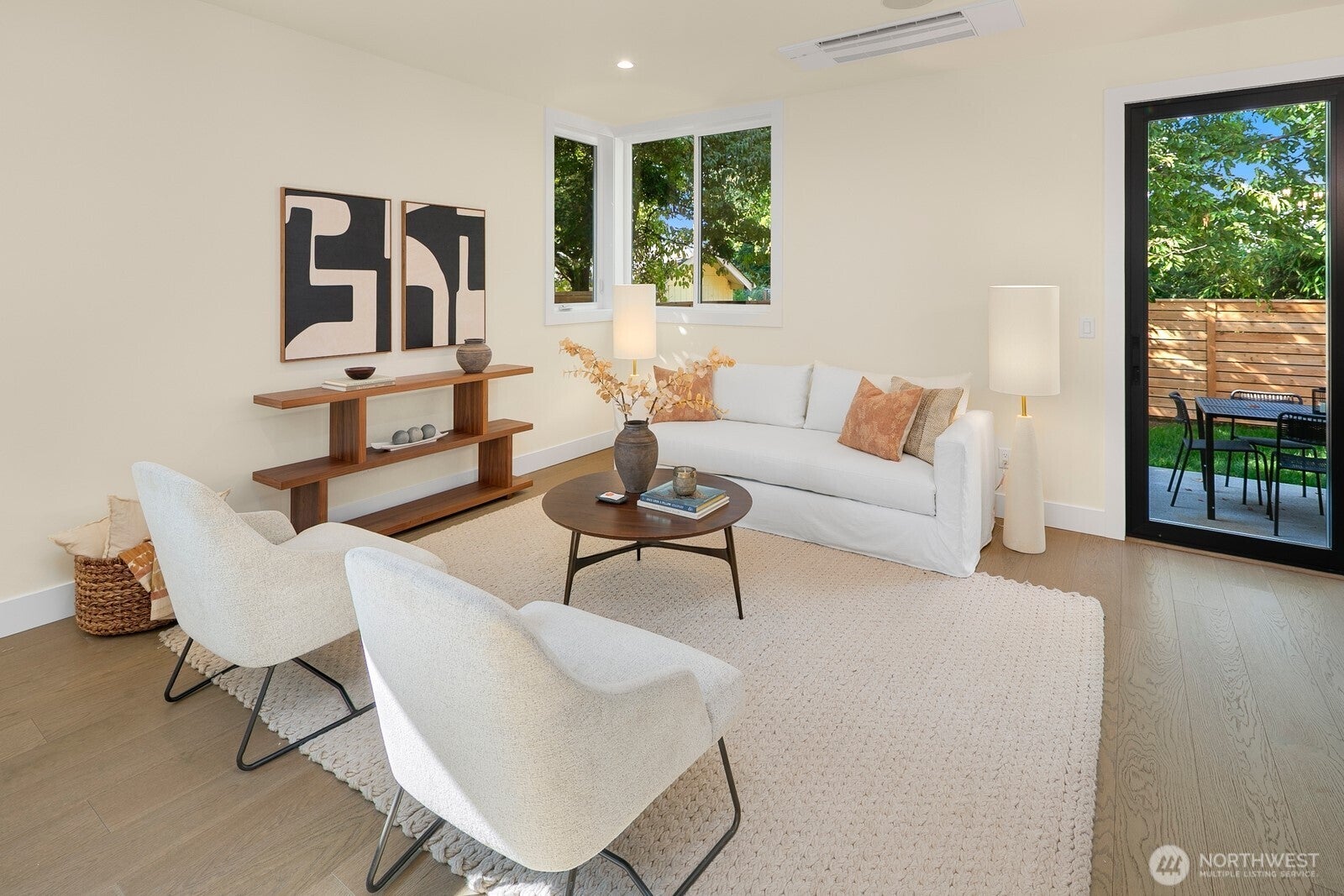 Seattle, Washington, 98115, United States, 4 Bedrooms Bedrooms, ,4 BathroomsBathrooms,Residential,Active,1988432