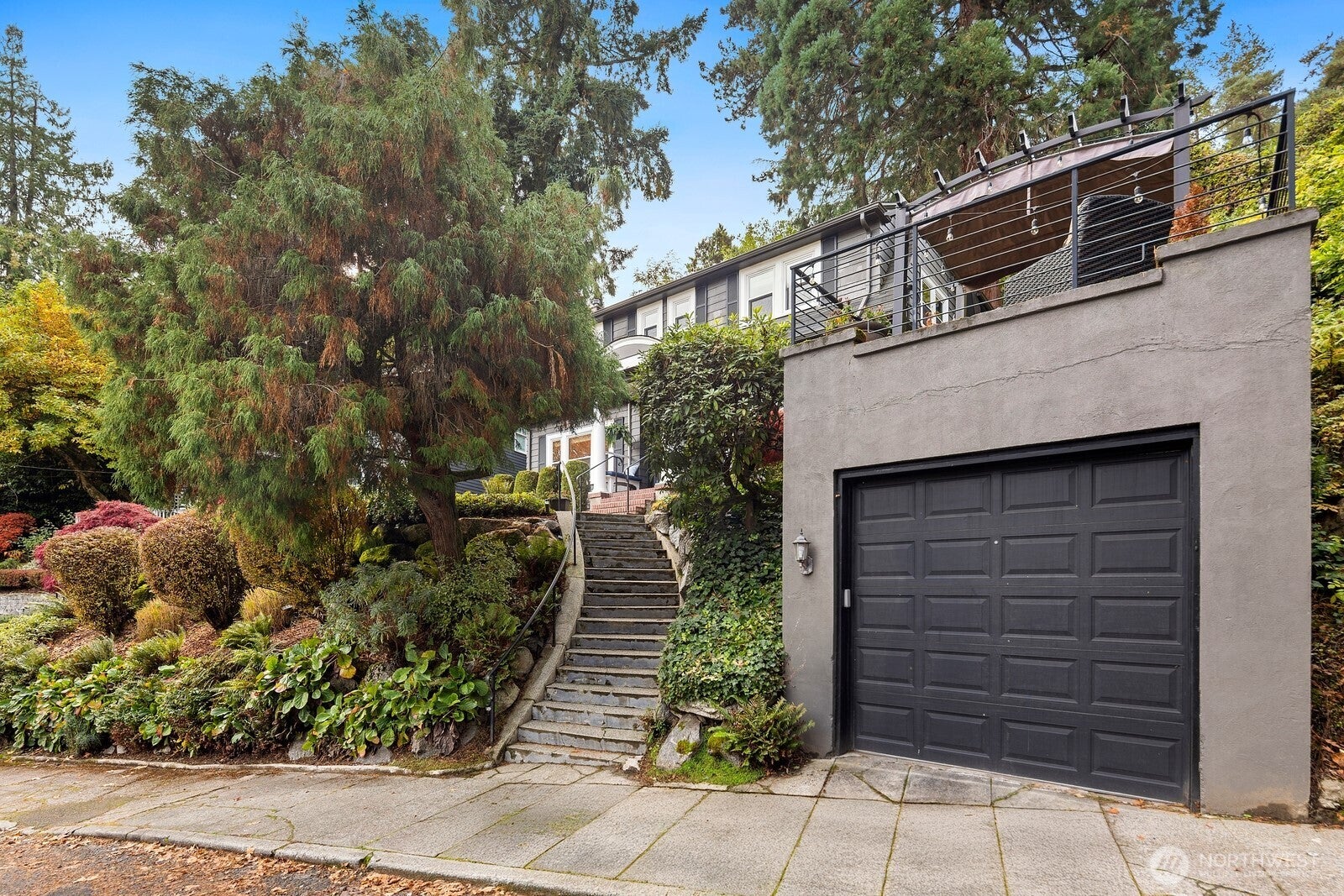 Seattle, Washington, 98122, United States, 3 Bedrooms Bedrooms, ,3 BathroomsBathrooms,Residential,Active,1988423