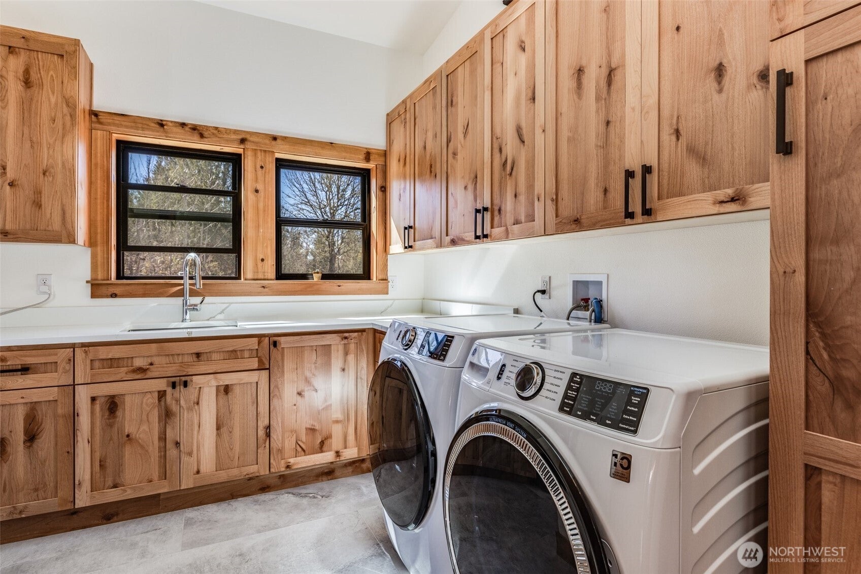 Eatonville, Washington, 98328, United States, 3 Bedrooms Bedrooms, ,3 BathroomsBathrooms,Residential,Active,1798196