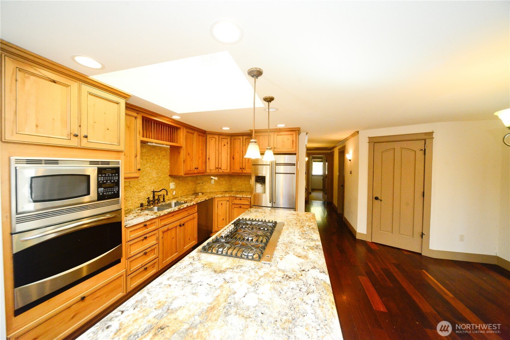 Kirkland, Washington, 98033, United States, 3 Bedrooms Bedrooms, ,2 BathroomsBathrooms,Residential,Active,1945849