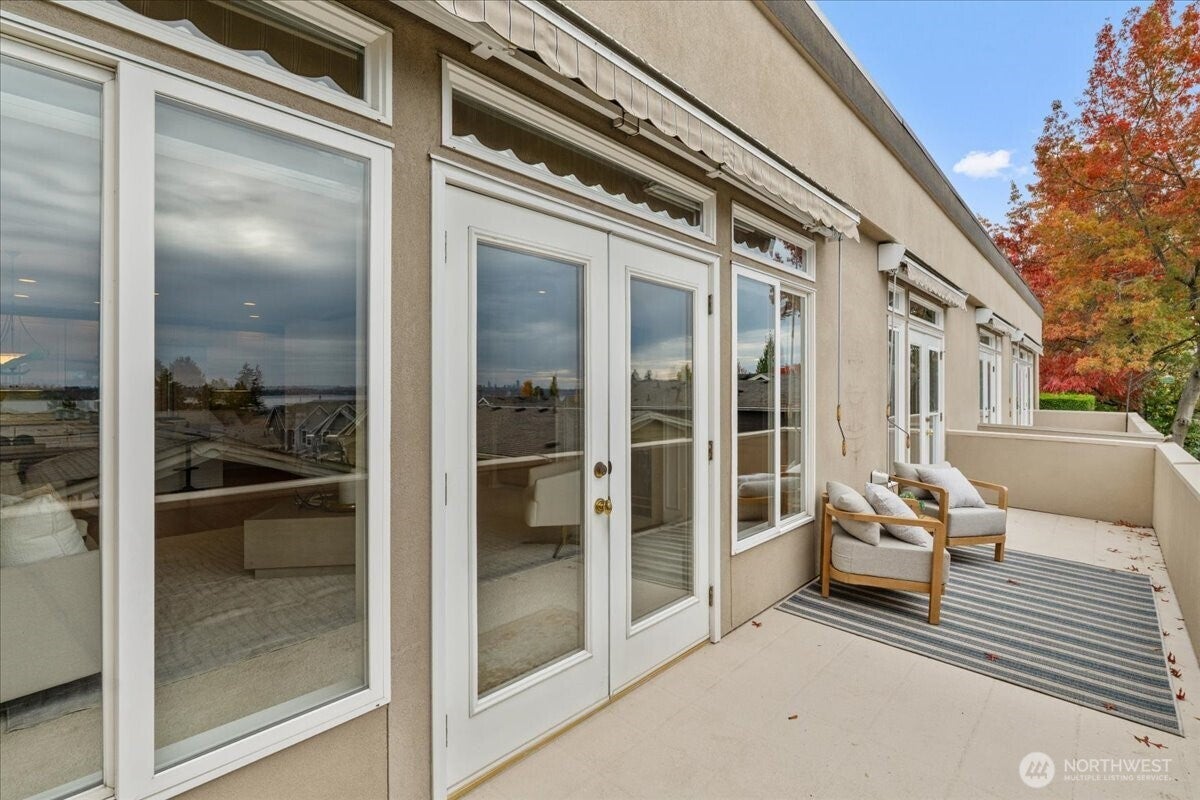 Kirkland, Washington, 98033, United States, 3 Bedrooms Bedrooms, ,2 BathroomsBathrooms,Residential,Active,1968423