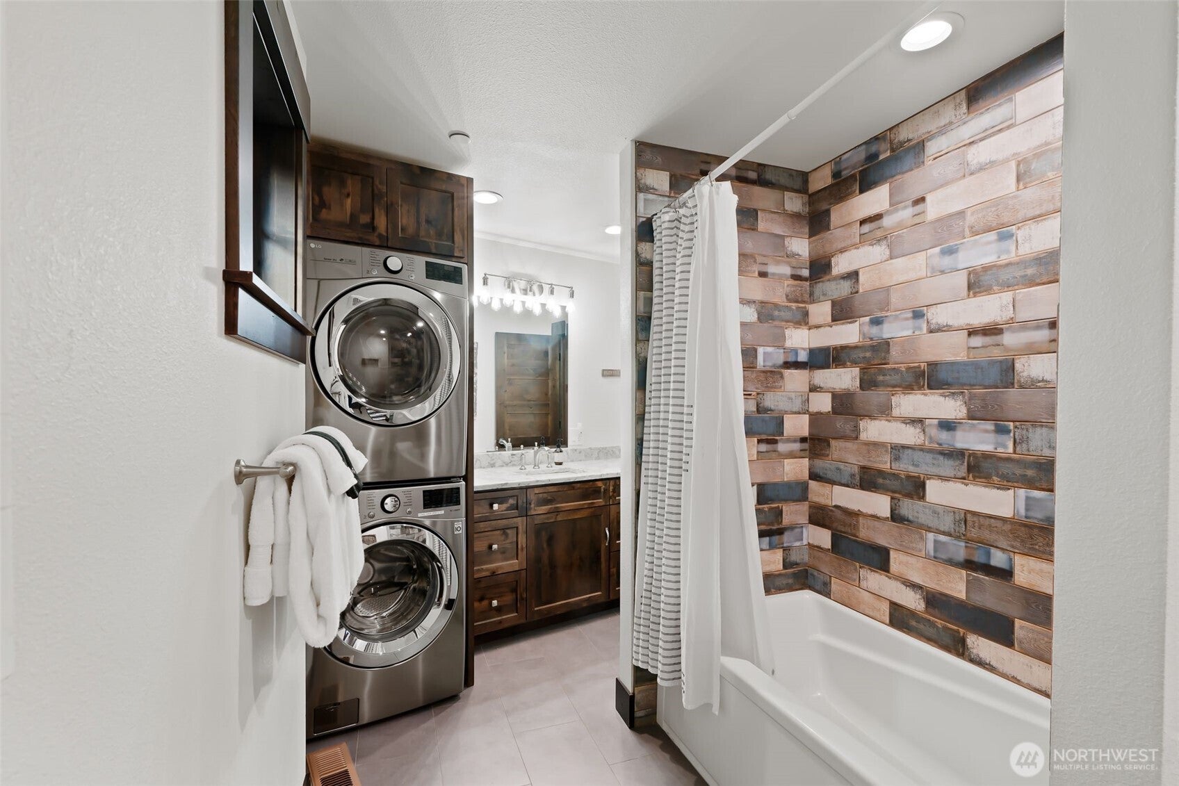 Cle Elum, Washington, 98922, United States, 4 Bedrooms Bedrooms, ,5 BathroomsBathrooms,Residential,Active,2012928