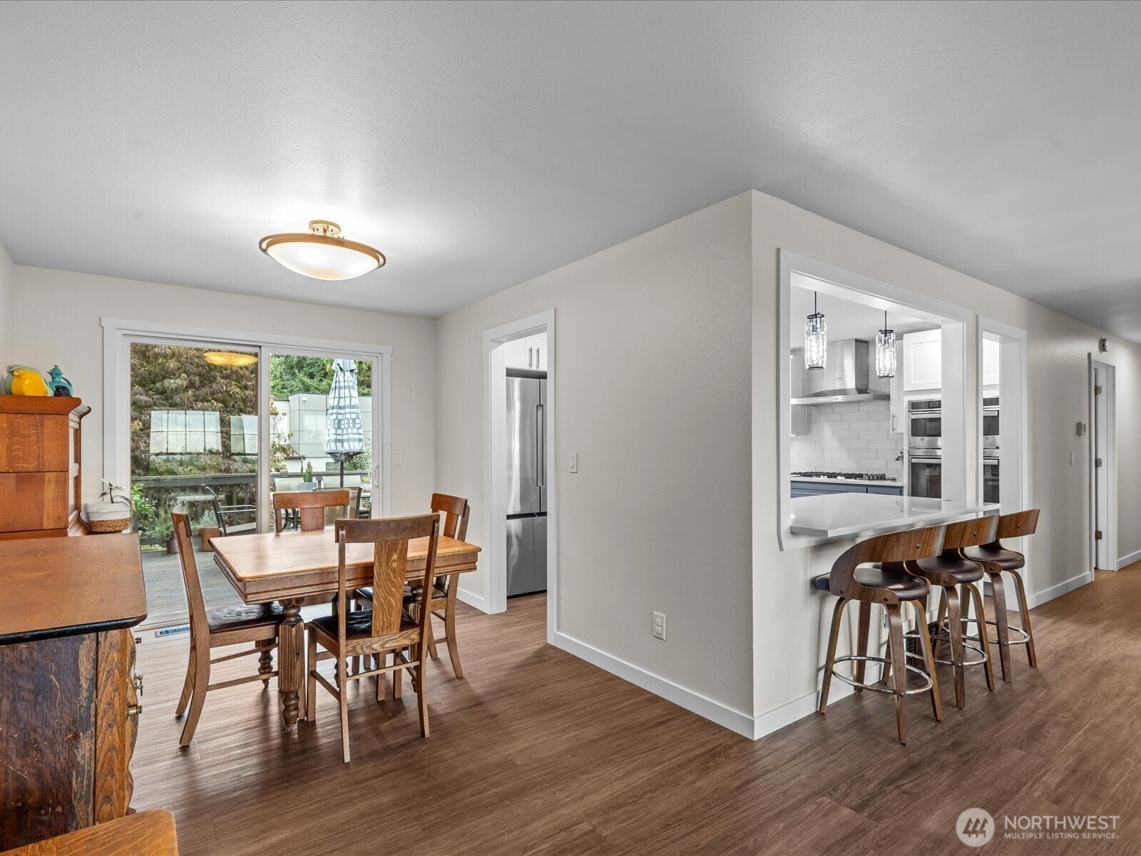 Kirkland, Washington, 98033, United States, 3 Bedrooms Bedrooms, ,3 BathroomsBathrooms,Residential,Active,1941339
