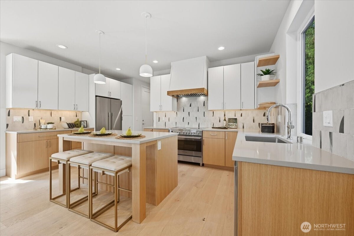 Seattle, Washington, 98125, United States, 4 Bedrooms Bedrooms, ,4 BathroomsBathrooms,Residential,Active,1943807