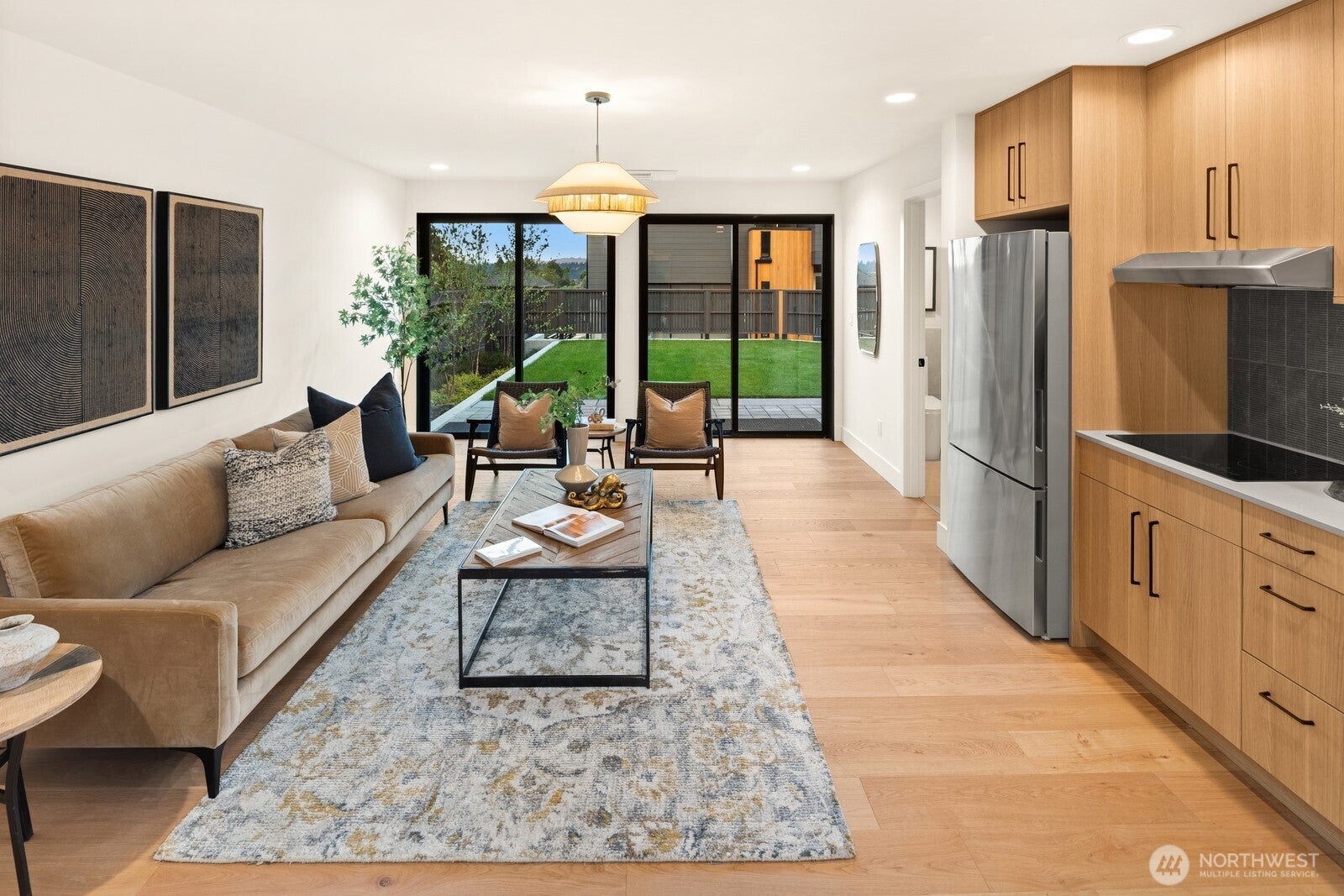 Seattle, Washington, 98118, United States, 5 Bedrooms Bedrooms, ,4 BathroomsBathrooms,Residential,Active,1909862